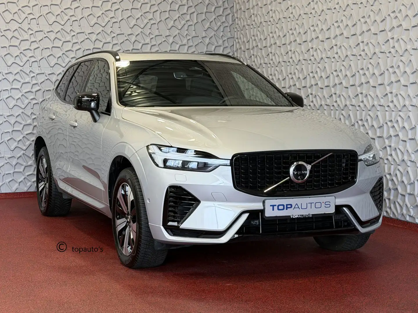 Volvo XC60 2.0 T6 350 PK PHEV AWD PLUS DARK + LONG RANGE PANO Grau - 1