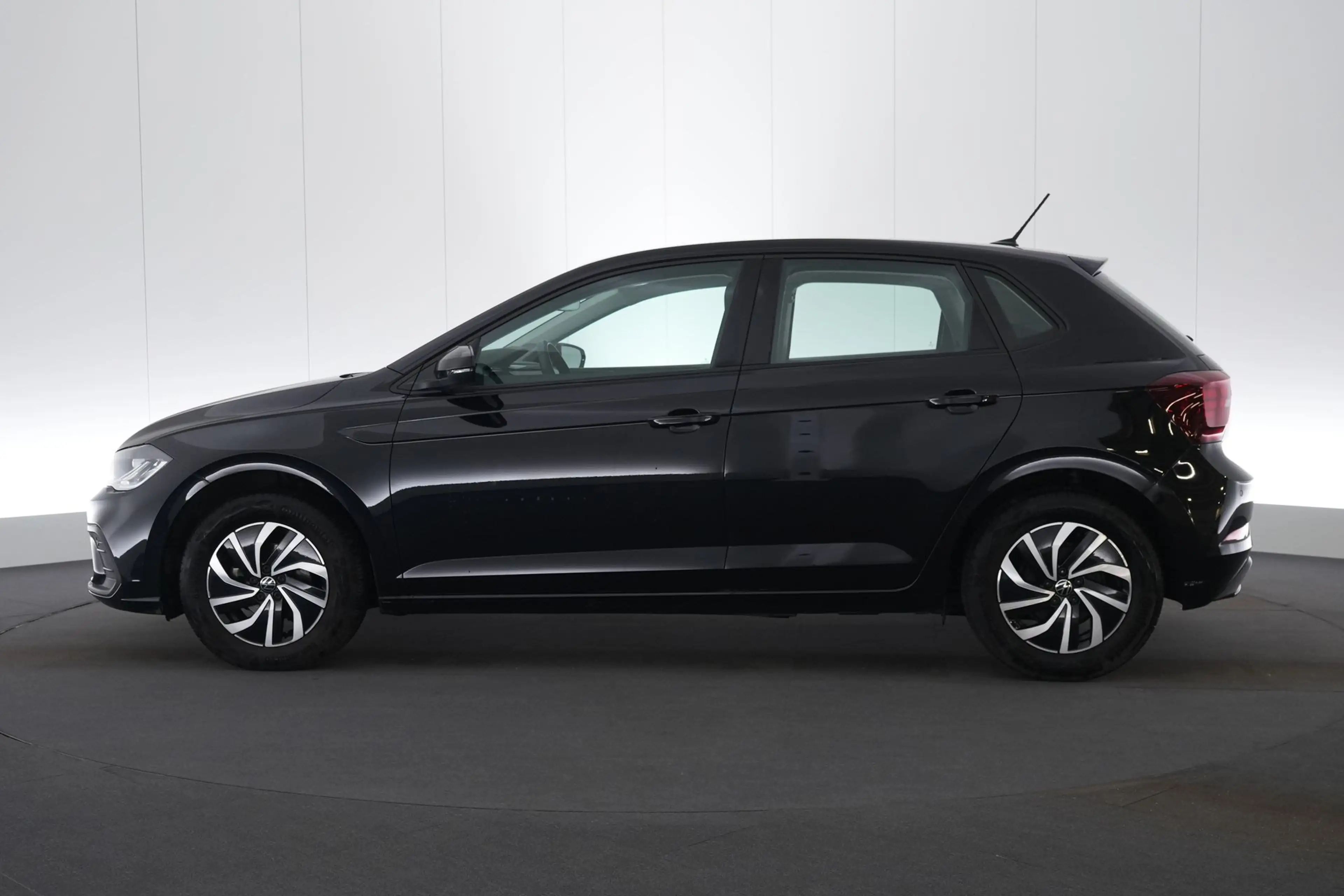 Volkswagen Polo 1.0 TSI Life Business LED GPS PDC CAM Carplay — photo 11