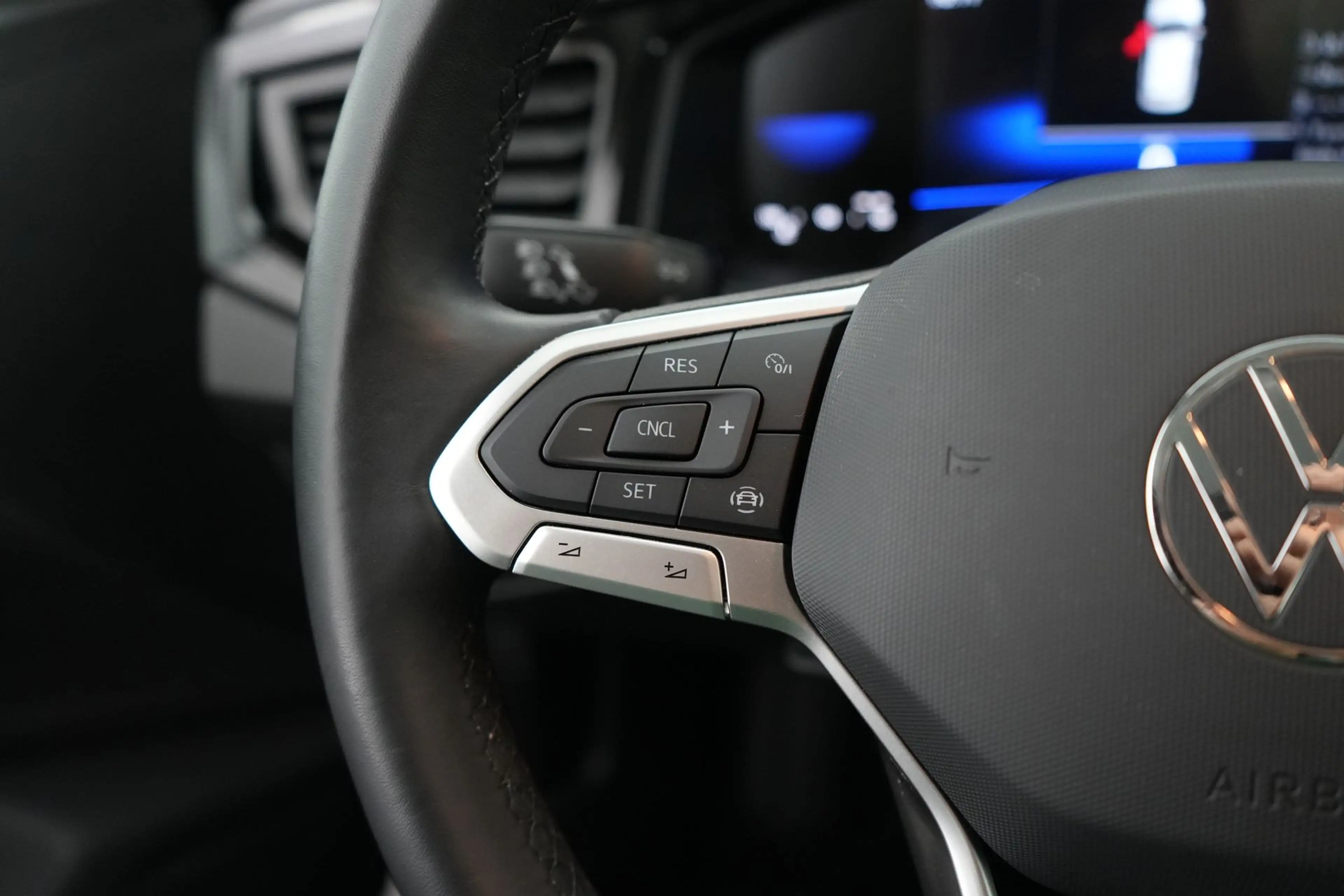 Volkswagen Polo 1.0 TSI Life Business LED GPS PDC CAM Carplay — photo 21