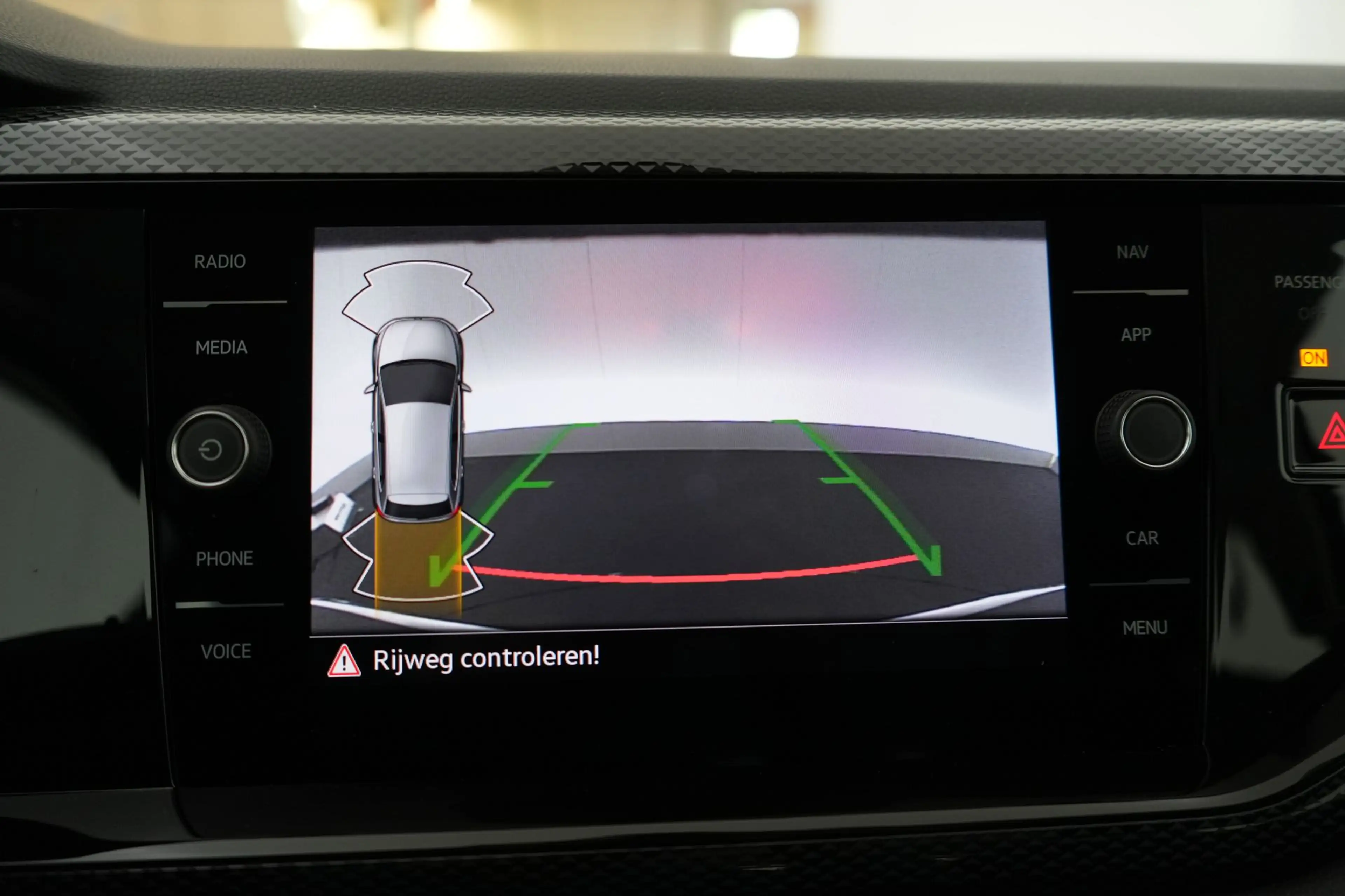 Volkswagen Polo 1.0 TSI Life Business LED GPS PDC CAM Carplay — photo 25