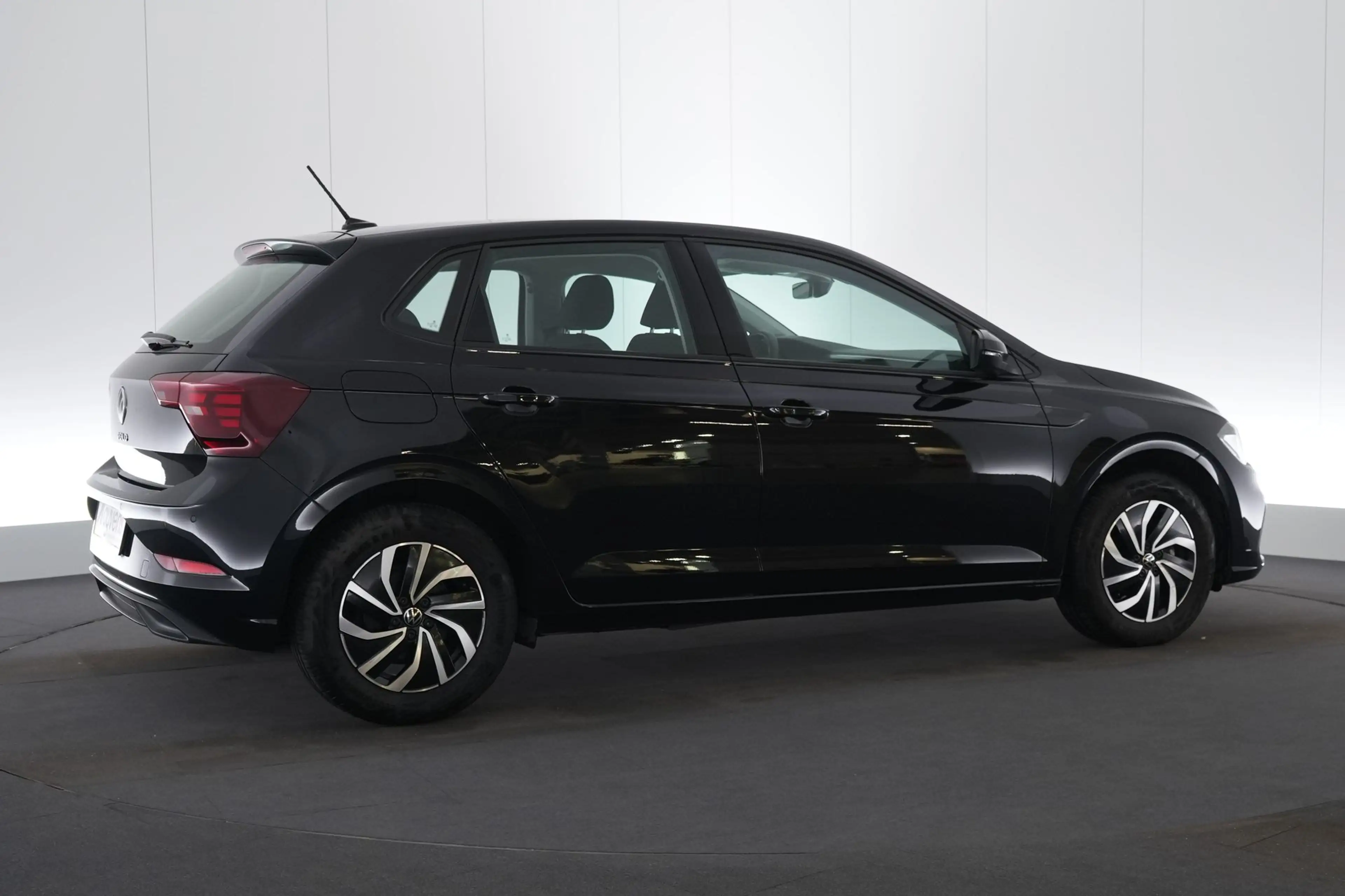 Volkswagen Polo 1.0 TSI Life Business LED GPS PDC CAM Carplay — photo 6
