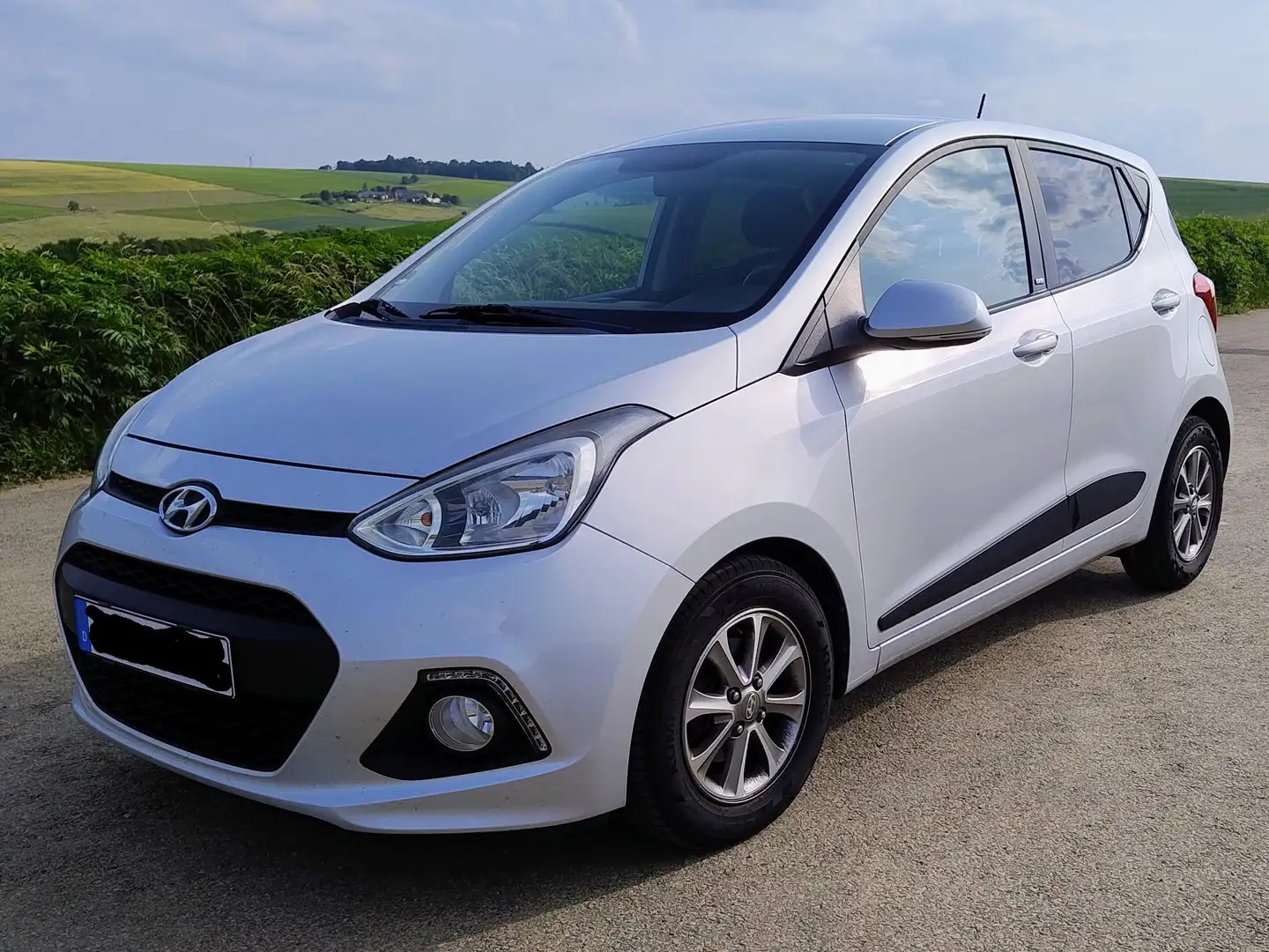 Hyundai i10 1.2 GO! All Black nur 52Tkm Top Ausstattung Silber - 1