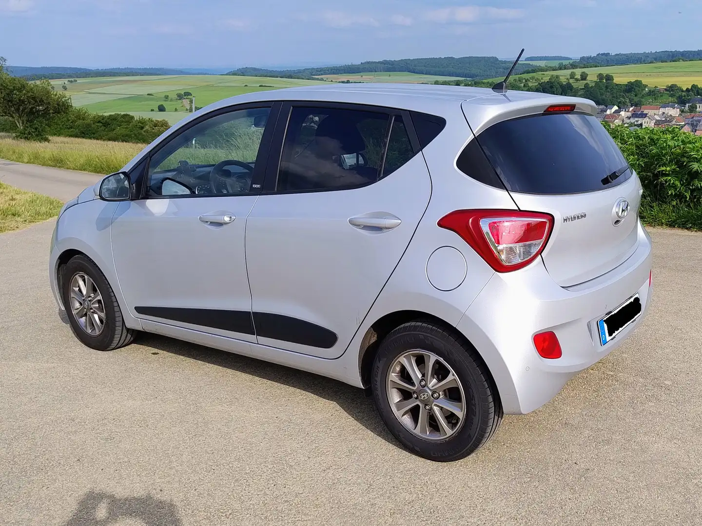 Hyundai i10 1.2 GO! All Black nur 52Tkm Top Ausstattung Silber - 2