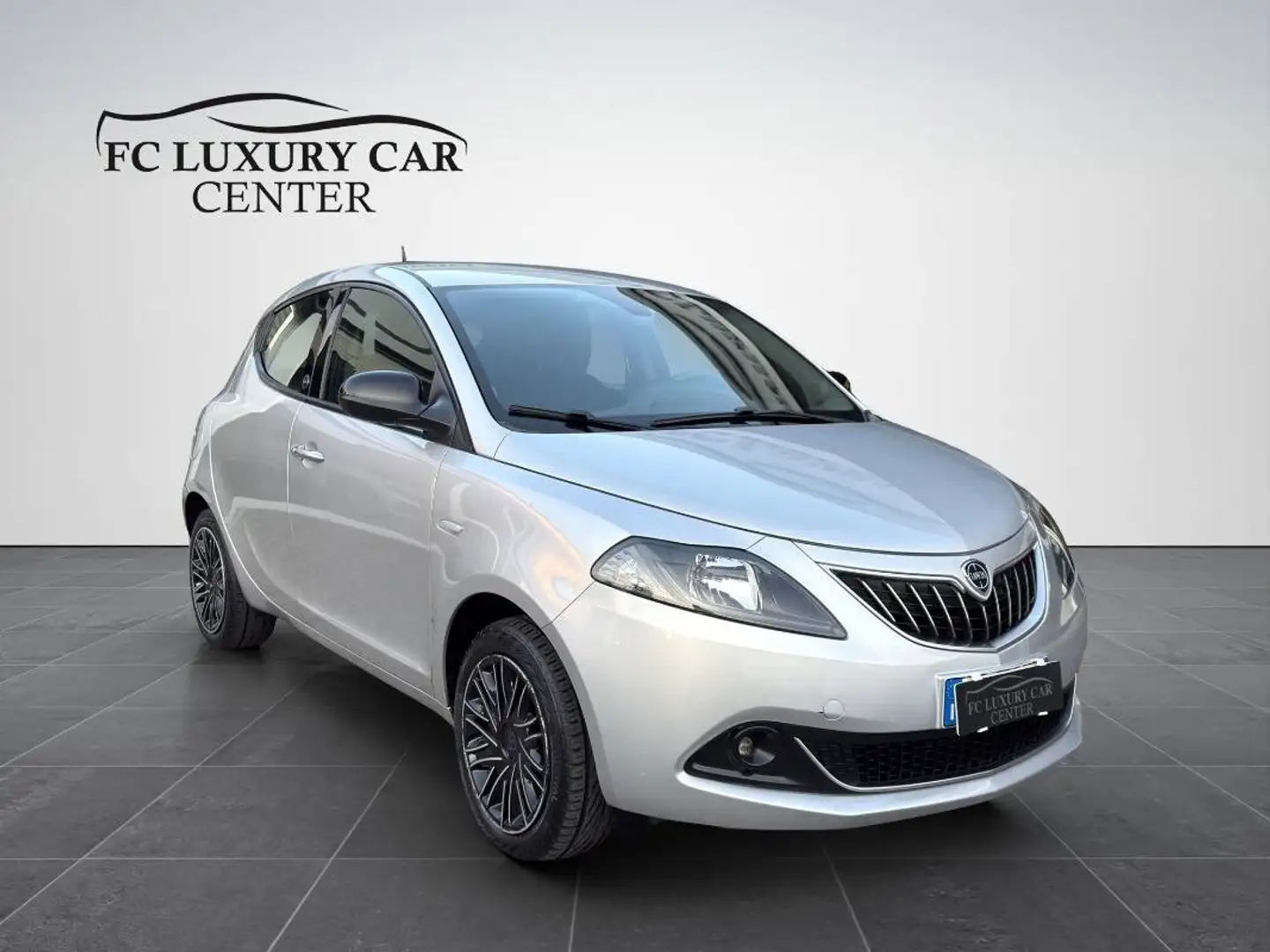 Lancia Ypsilon 1.0 firefly hybrid Silver s&s 70cv Argento - 1