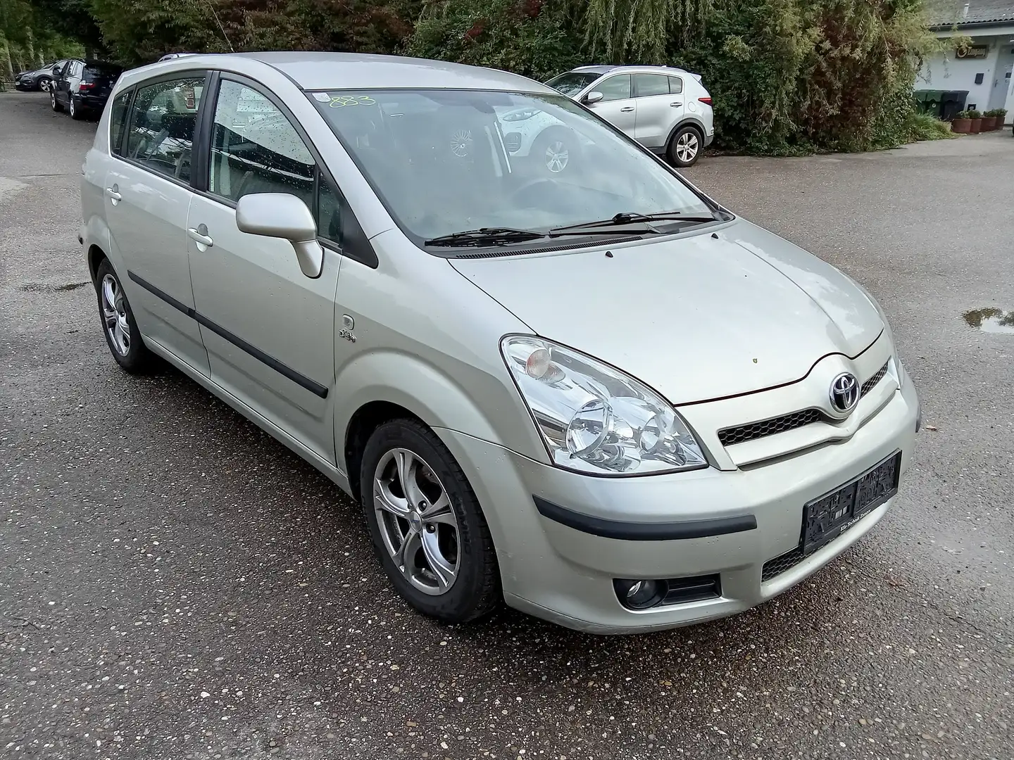 Toyota Corolla Verso 2.0 D-4D Grau - 2