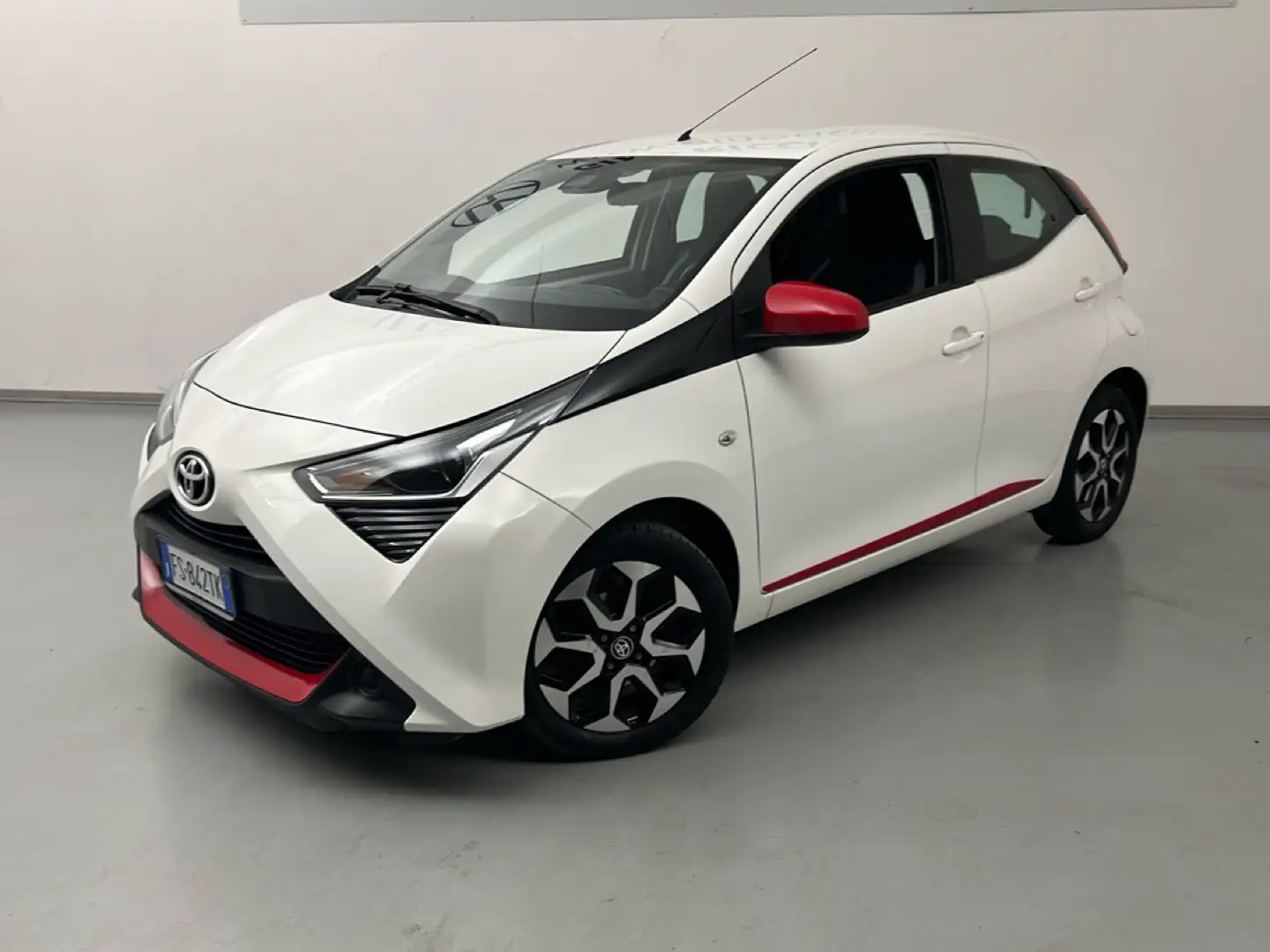 Toyota Aygo Aygo 1.0 VVT-i 72 CV 5 porte x-clusiv Bianco - 2