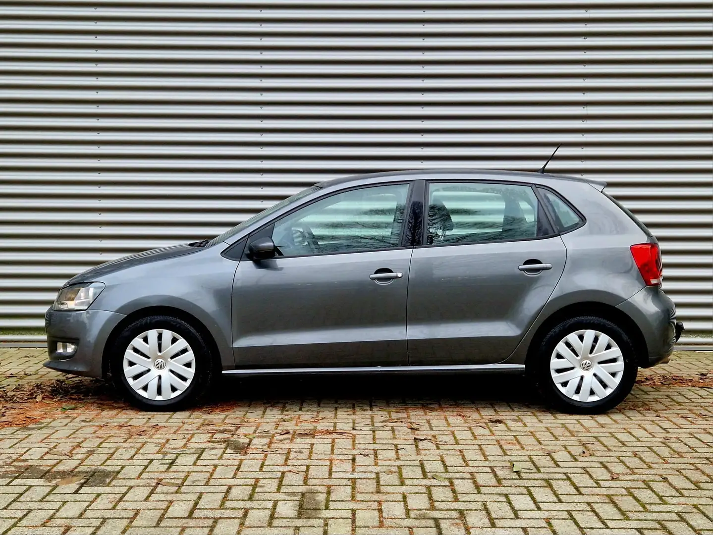 Volkswagen Polo 1.4-16V Comfortline Grijs - 2