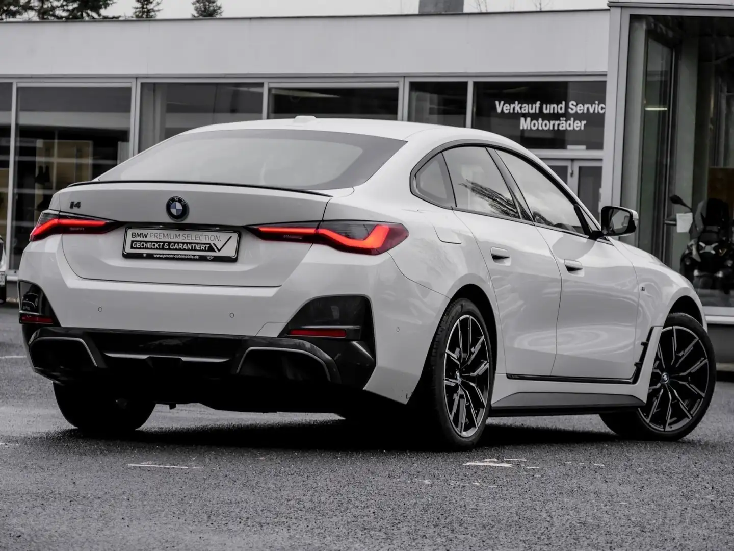 BMW i4 eDrive40 M SPORT PRO+AHK+H/K+PA+SHZ Weiß - 2