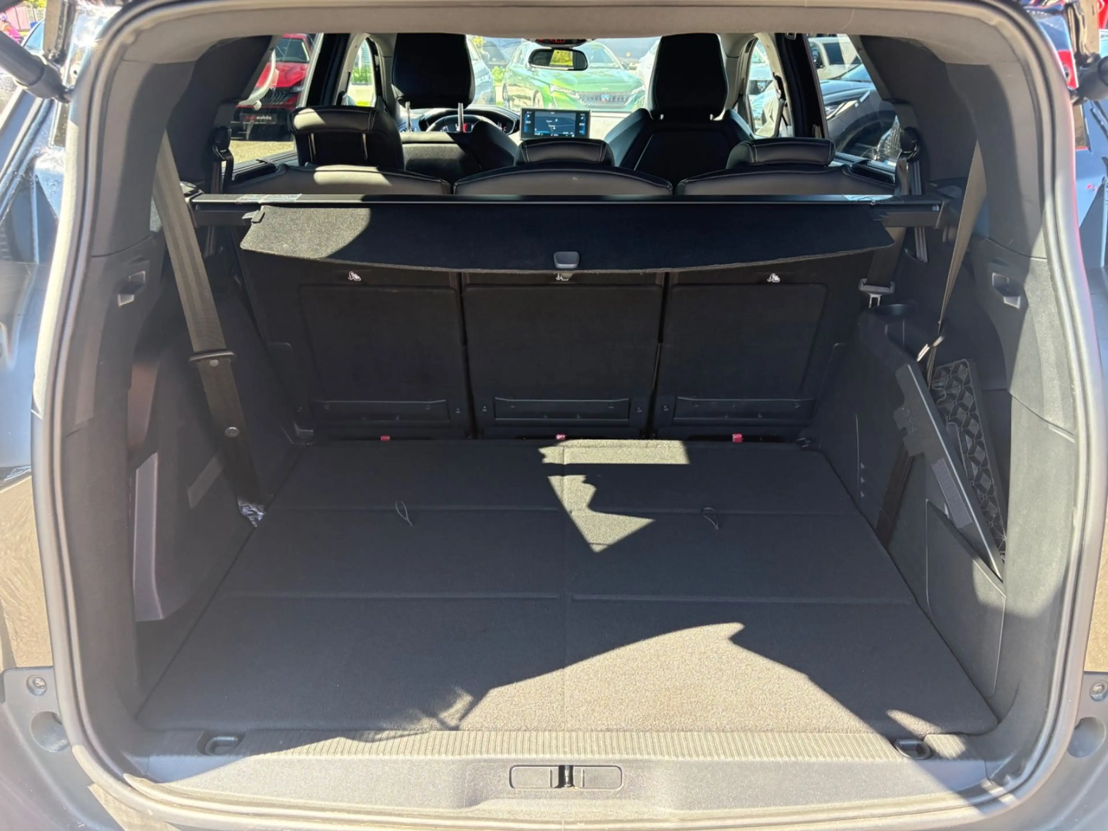 Peugeot 5008 PureTech 130 Stop & Start Allure Pack — photo 6