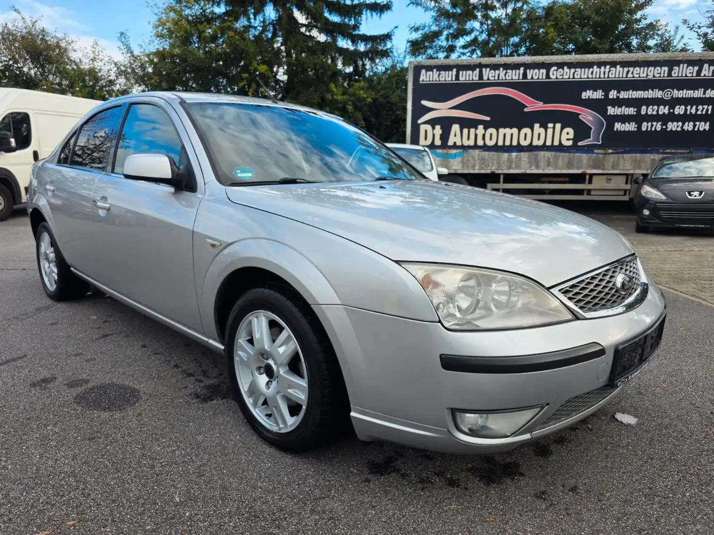 Ford Mondeo 2.0 Ghia Autom./Tüv-Neu/Klima/Navi Silber - 1