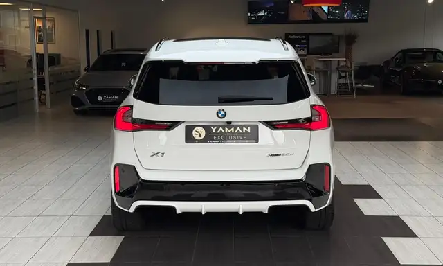 BMW X1 view 8
