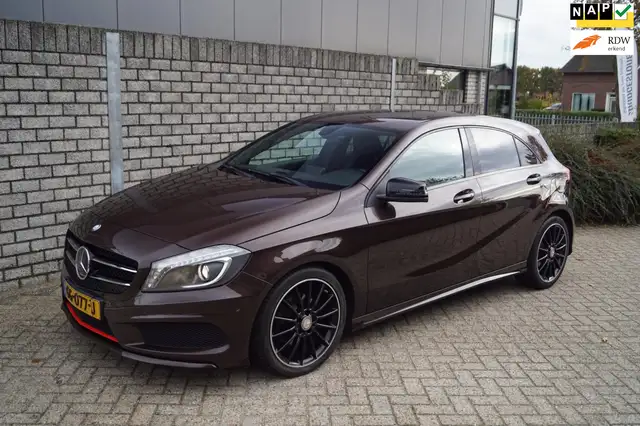 Mercedes-Benz A 180 Ambition AMG Line Autom Leder/Alcantara Sportst Na