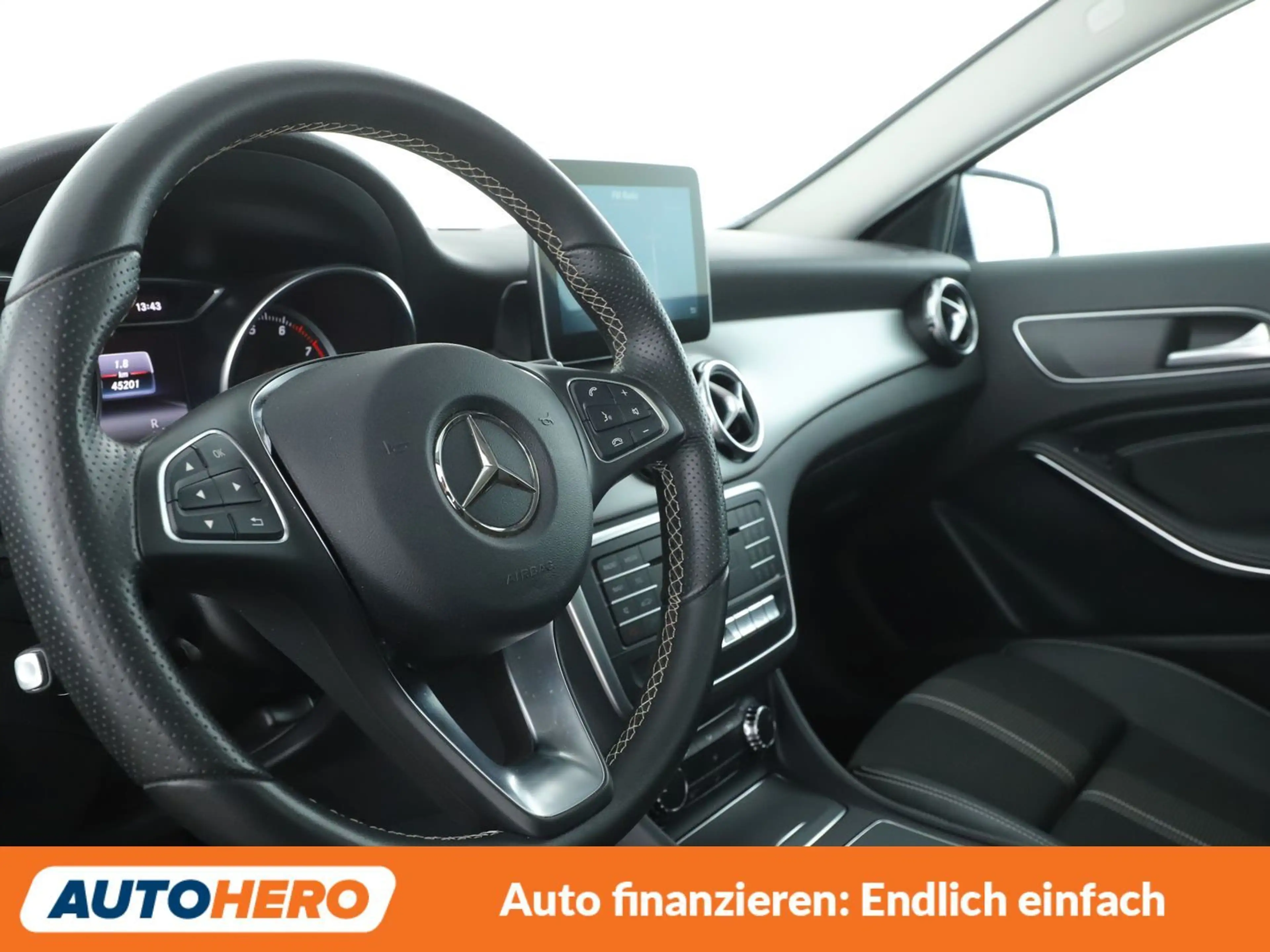 Mercedes-Benz GLA 200 GLA 200 Urban Aut.*LED*TEMPO* — photo 11