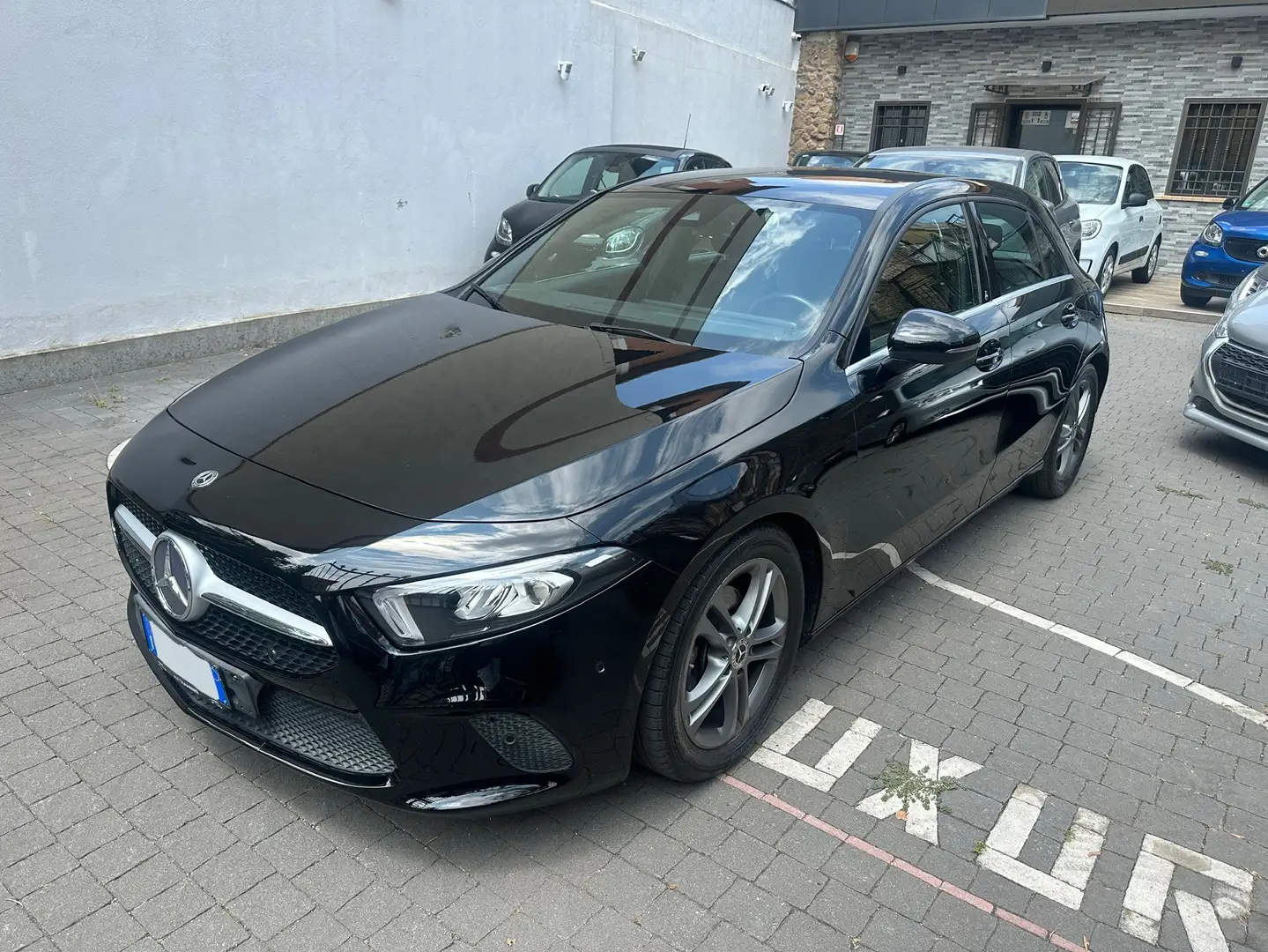 Mercedes-Benz A 180 d Business auto Černá - 1