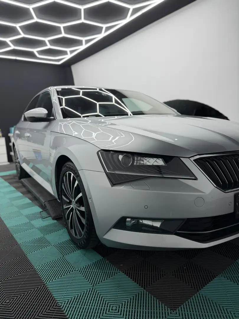 Skoda Superb 2,0 TDI Ambition DSG - 2