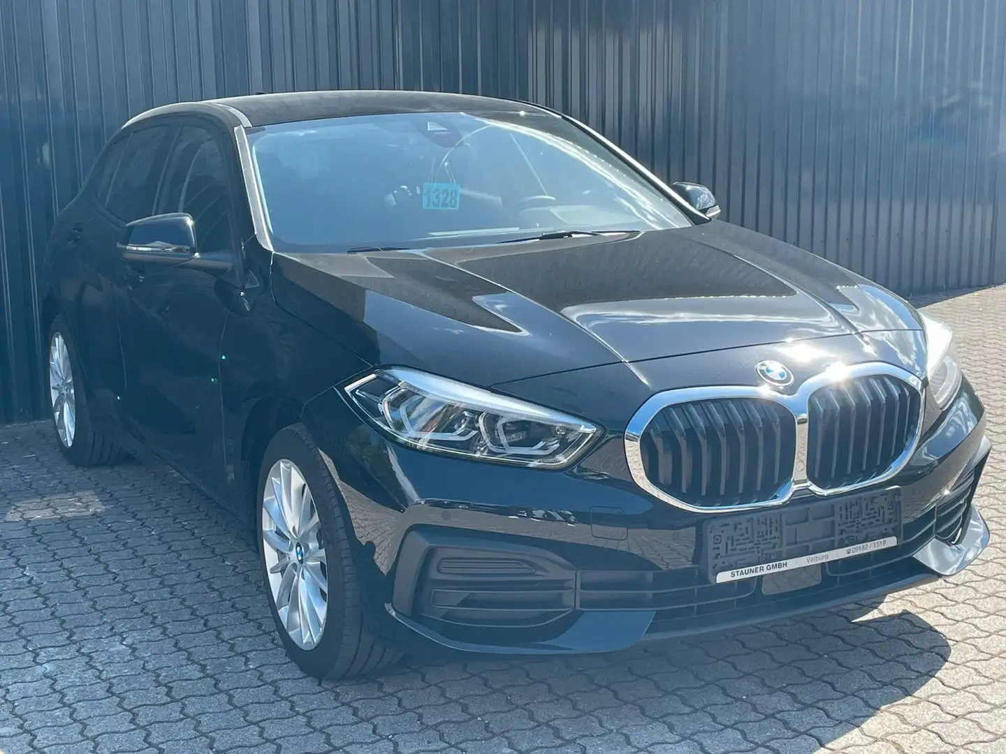 BMW 118 i 5-Türer/ Adap.LED/Komfortzug/Navi/17"LM-Rad Schwarz - 2