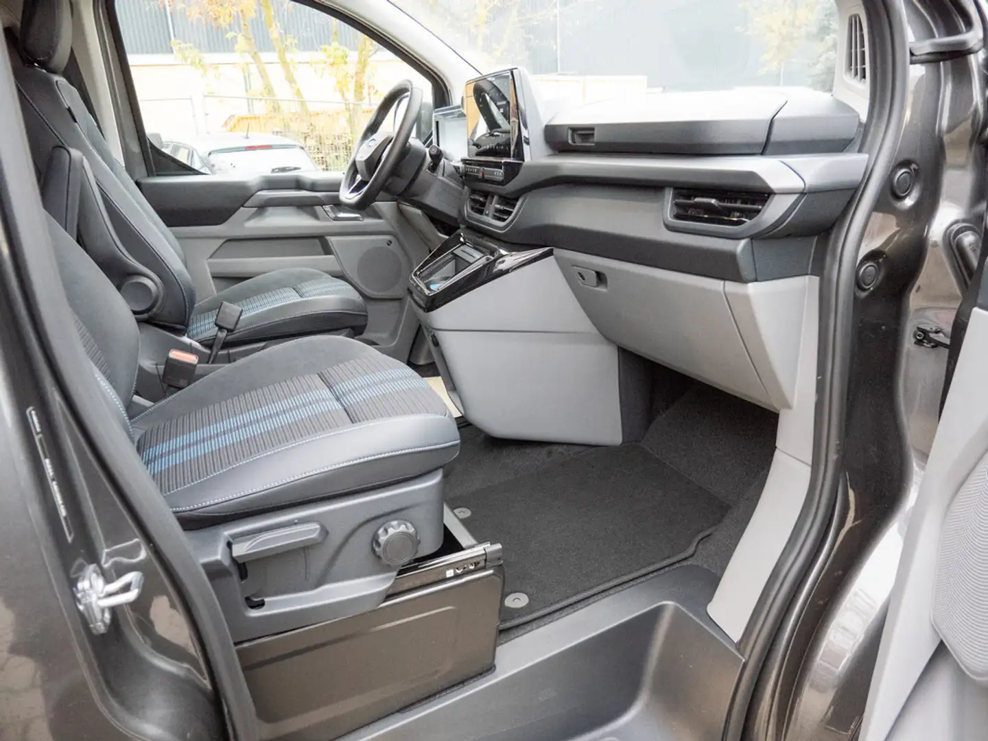 Ford Tourneo Custom 340L1 Sport B&O LED PANO 360° Grau - 2