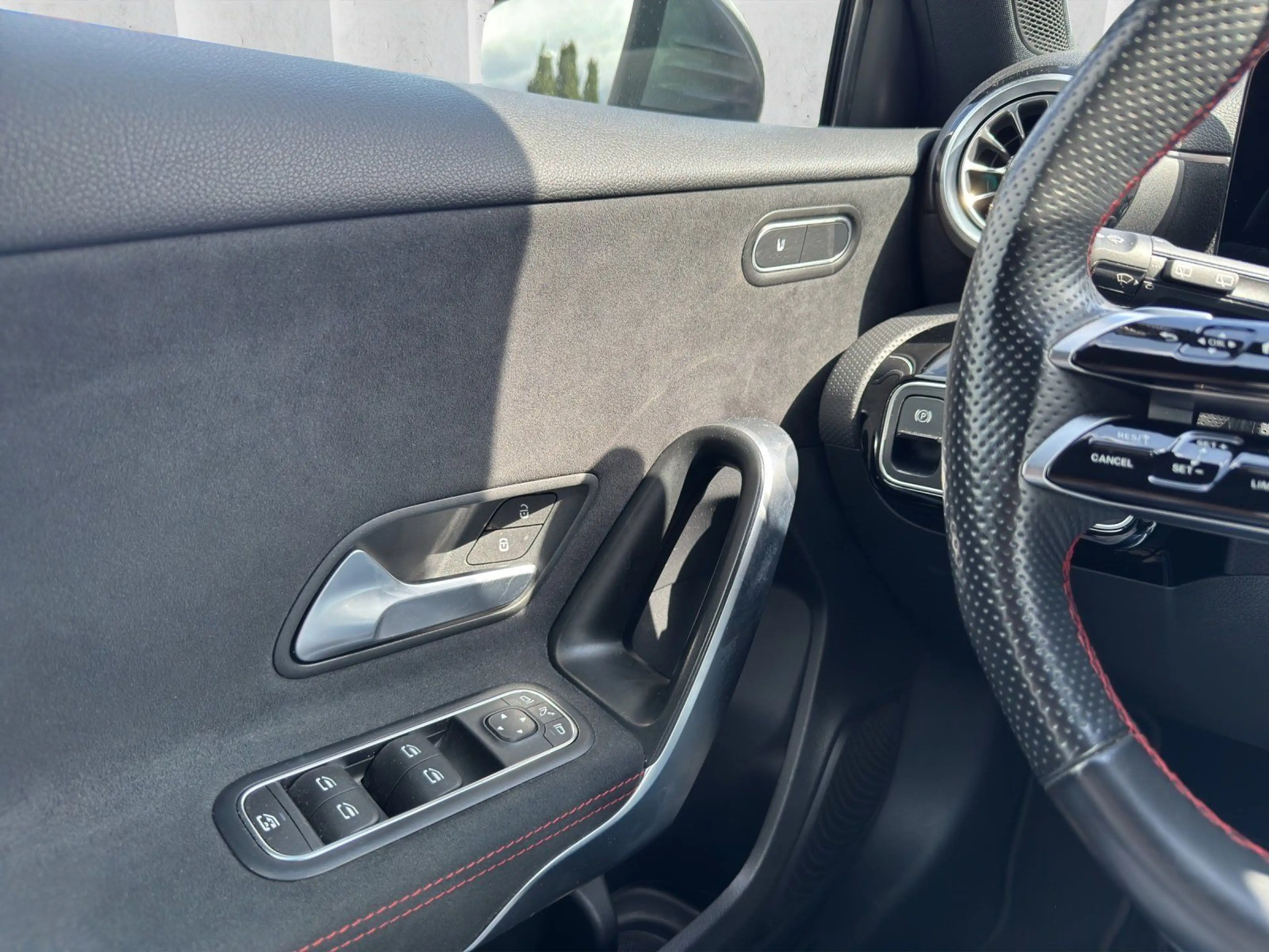 Mercedes-Benz A 220 d AMG Line Kamera Ambiente LED Spurhalte — photo 12