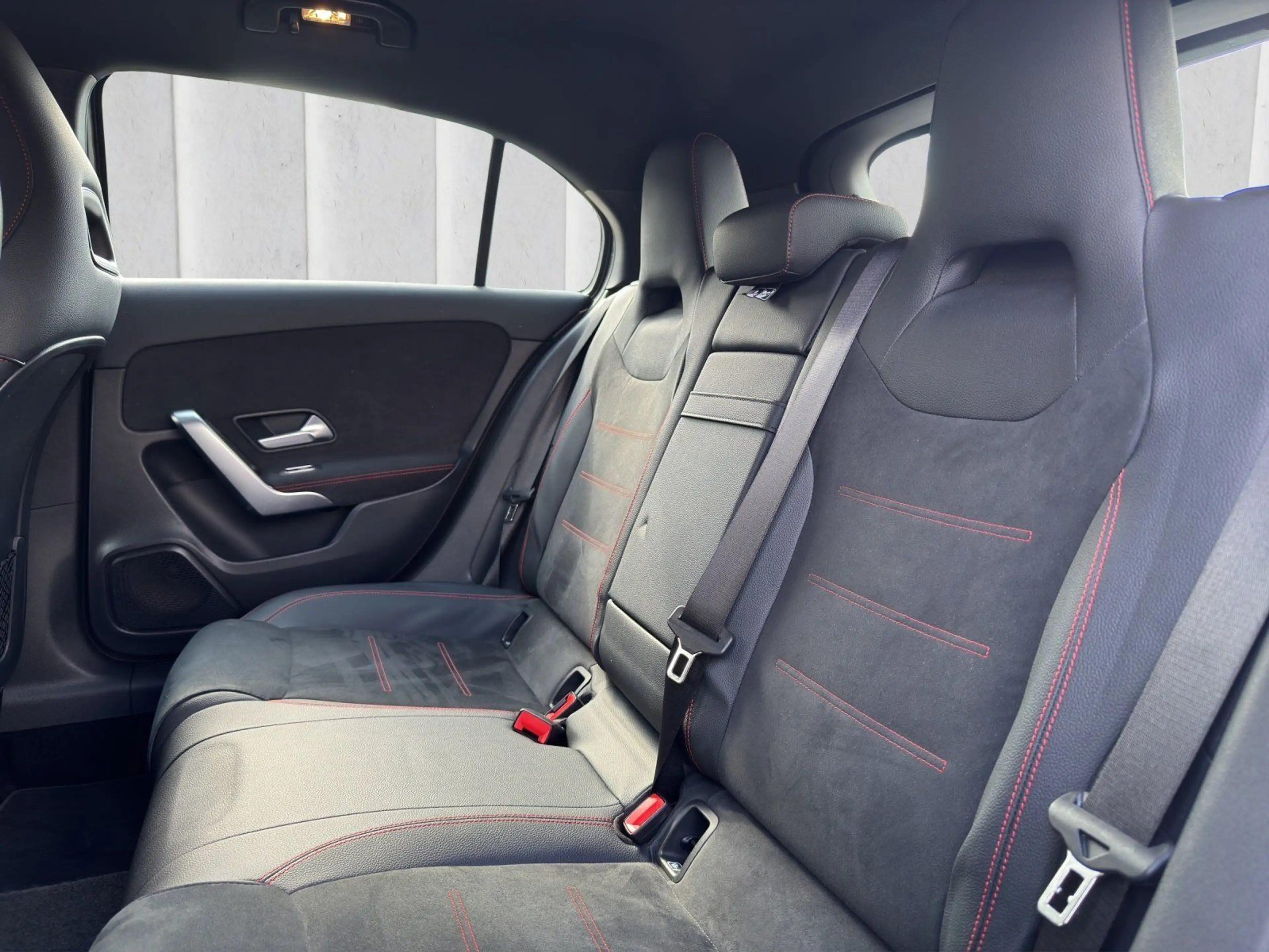 Mercedes-Benz A 220 d AMG Line Kamera Ambiente LED Spurhalte — photo 13
