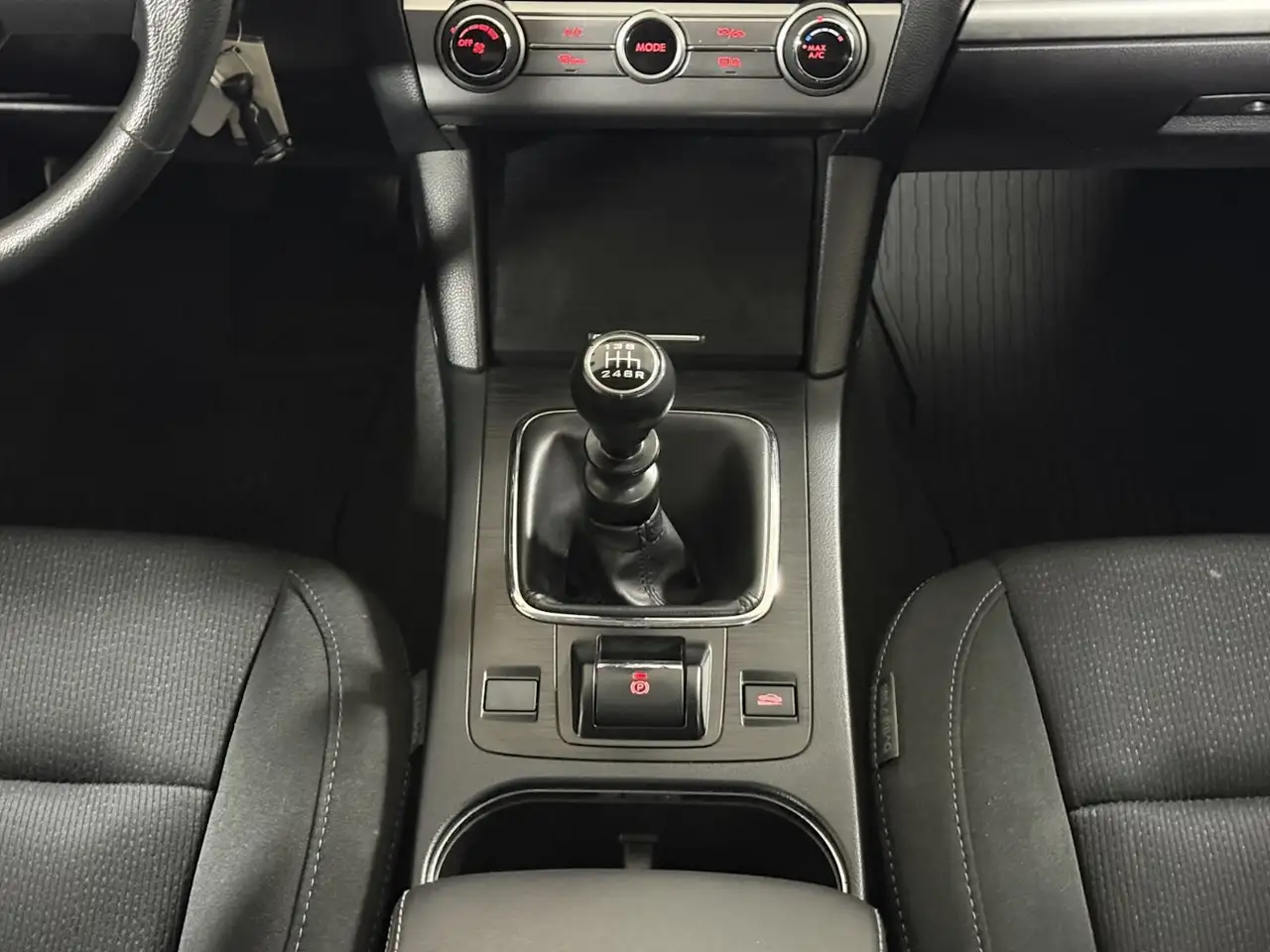 Subaru Legacy снимка Subaru Legacy