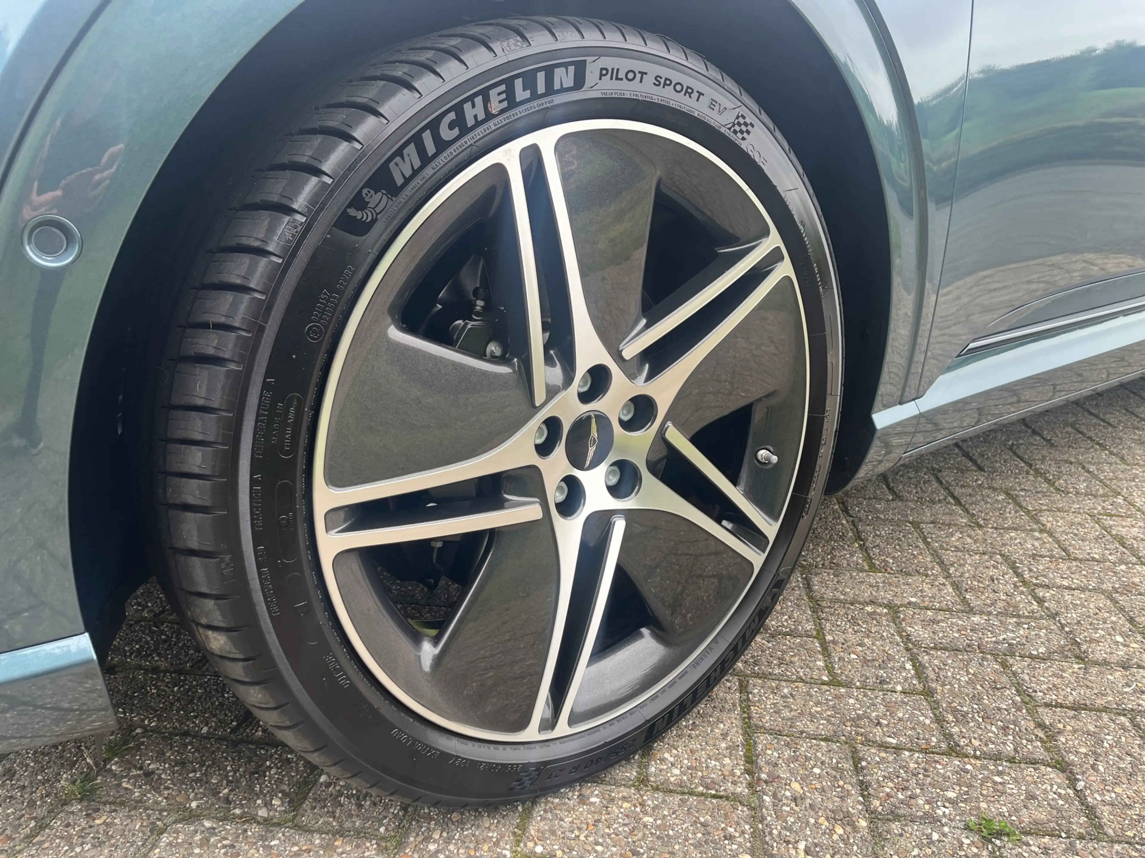 Genesis GV60 Performance Dual Motor Luxury 84 kWh 490pk | B&O A — photo 9