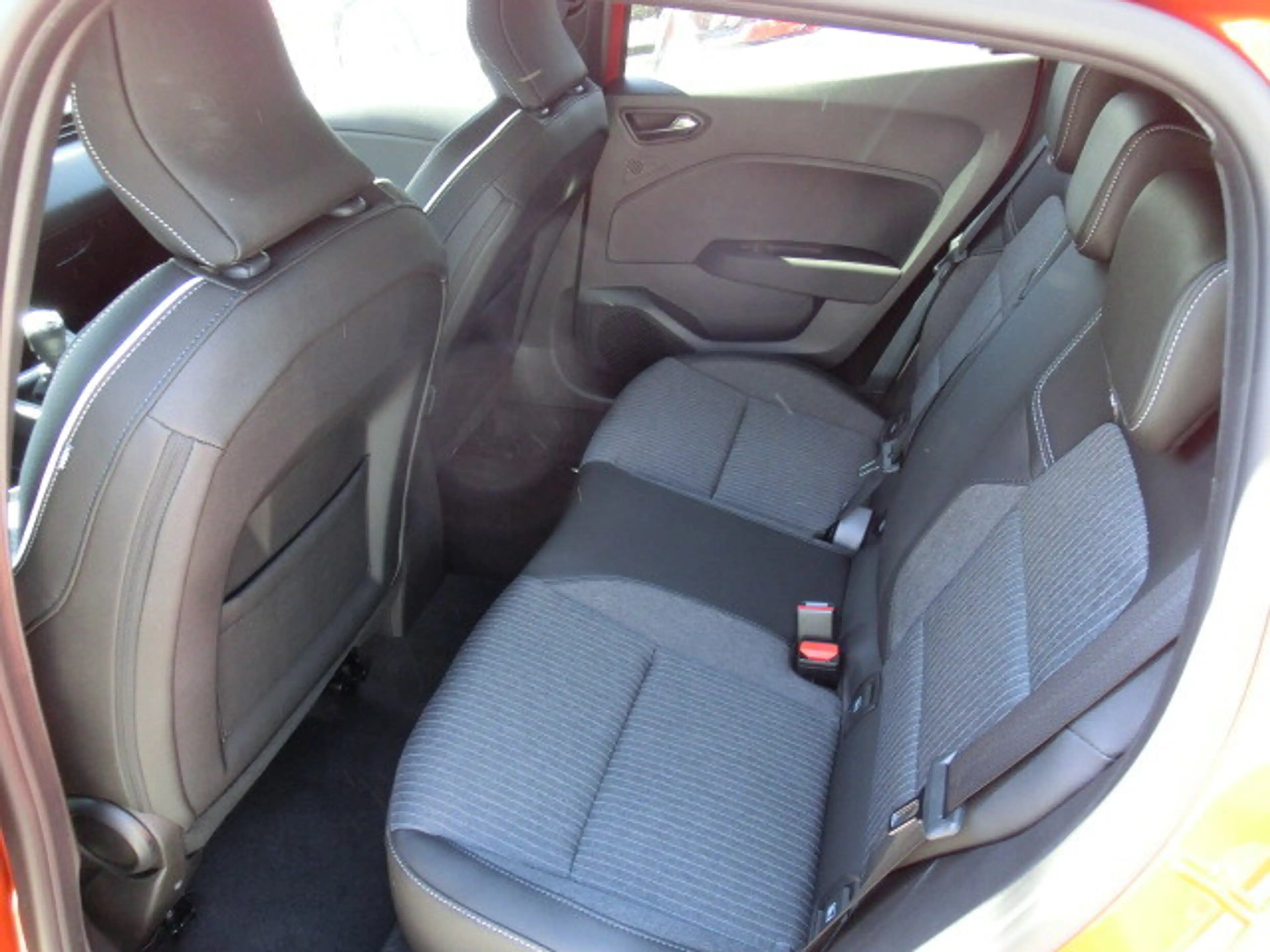 Mitsubishi Colt 1,0 MPI-T Intense — photo 4