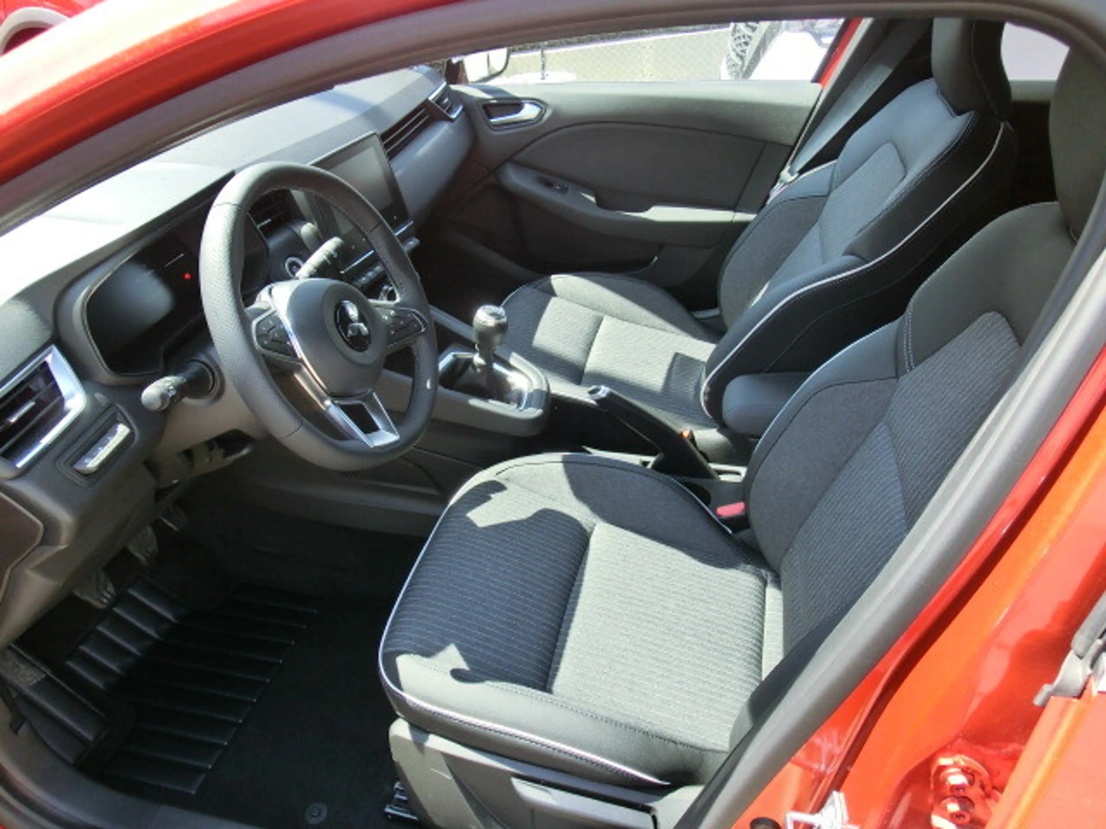 Mitsubishi Colt 1,0 MPI-T Intense — photo 3