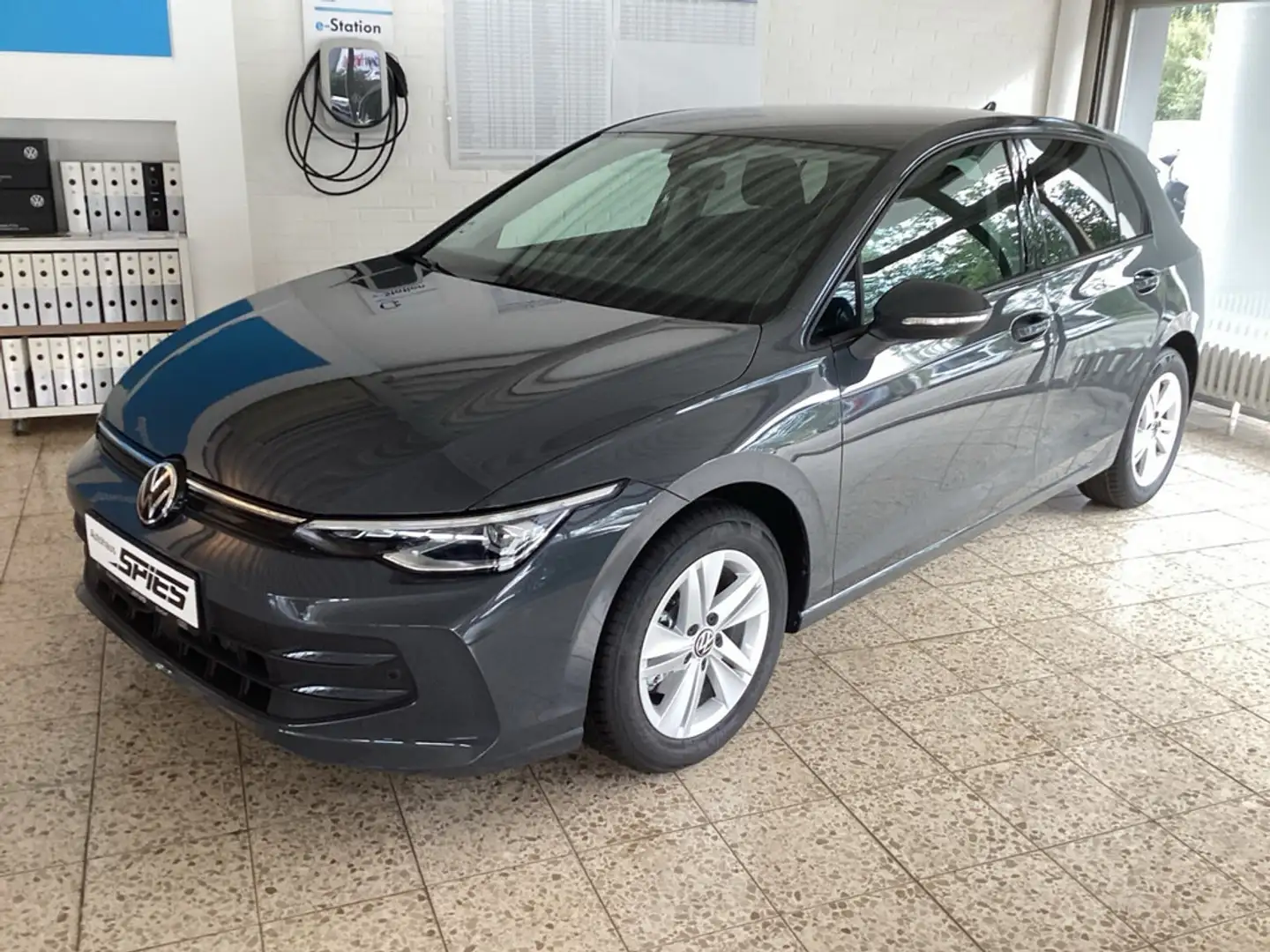 Volkswagen Golf VIII 1.5 TSI Life Grau - 2