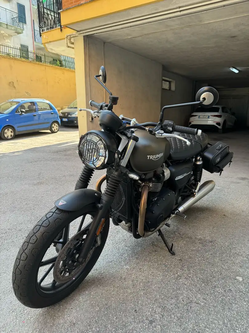 Triumph Street Twin Gri - 1
