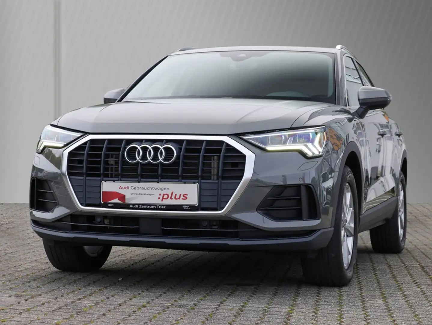 Audi Q3 45 TFSIe S-tronic Grau - 2