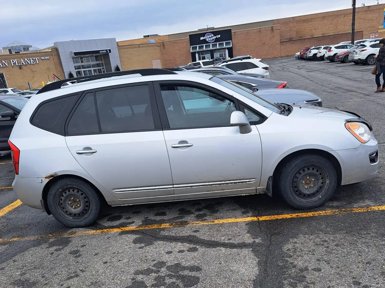Kia Rondo снимка Kia Rondo
