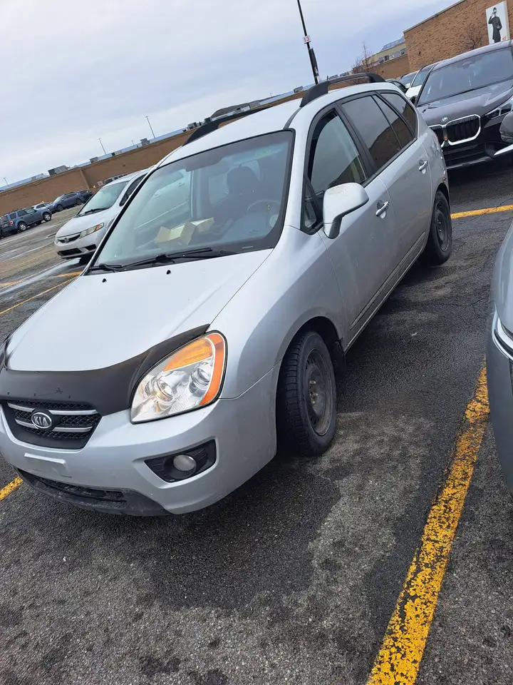 2010 Kia Rondo