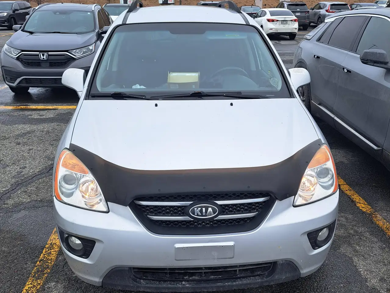 Kia Rondo снимка Kia Rondo