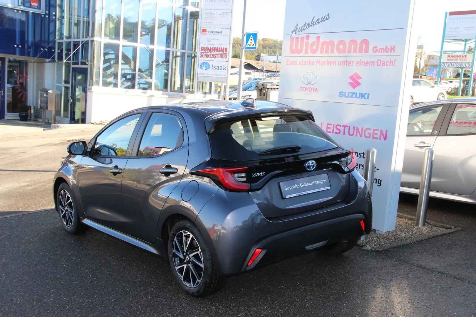 Toyota Yaris 1.5 Hybrid Team D Klima Sitzheizung Kamera Gris - 2