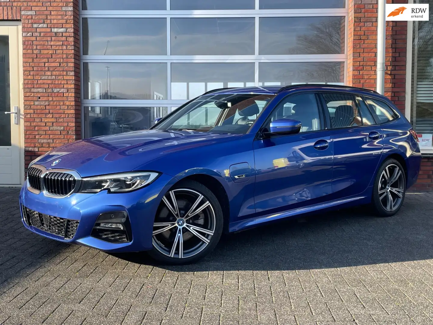 BMW 320 3-serie 320e Business Edition Plus | M-Sportpakket Bleu - 1