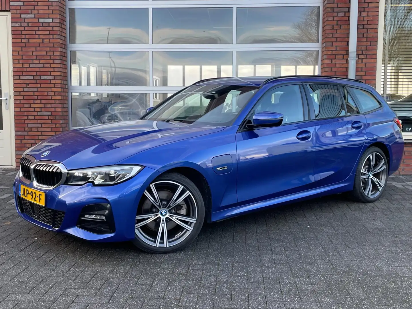 BMW 320 3-serie 320e Touring Business Edition Plus | M-Spo Blauw - 1