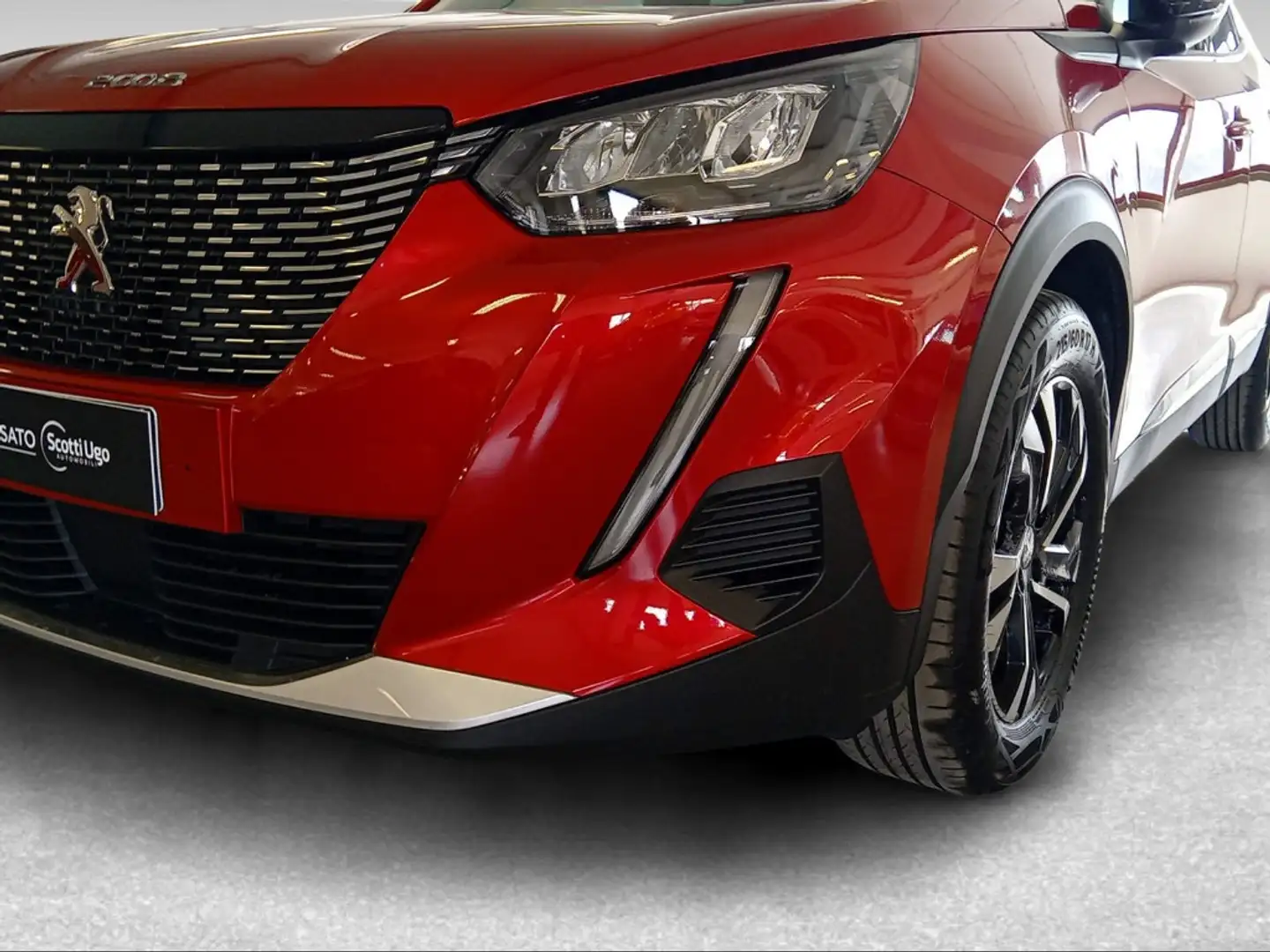 Peugeot 2008 1.5 BlueHDi Allure Rosso - 2