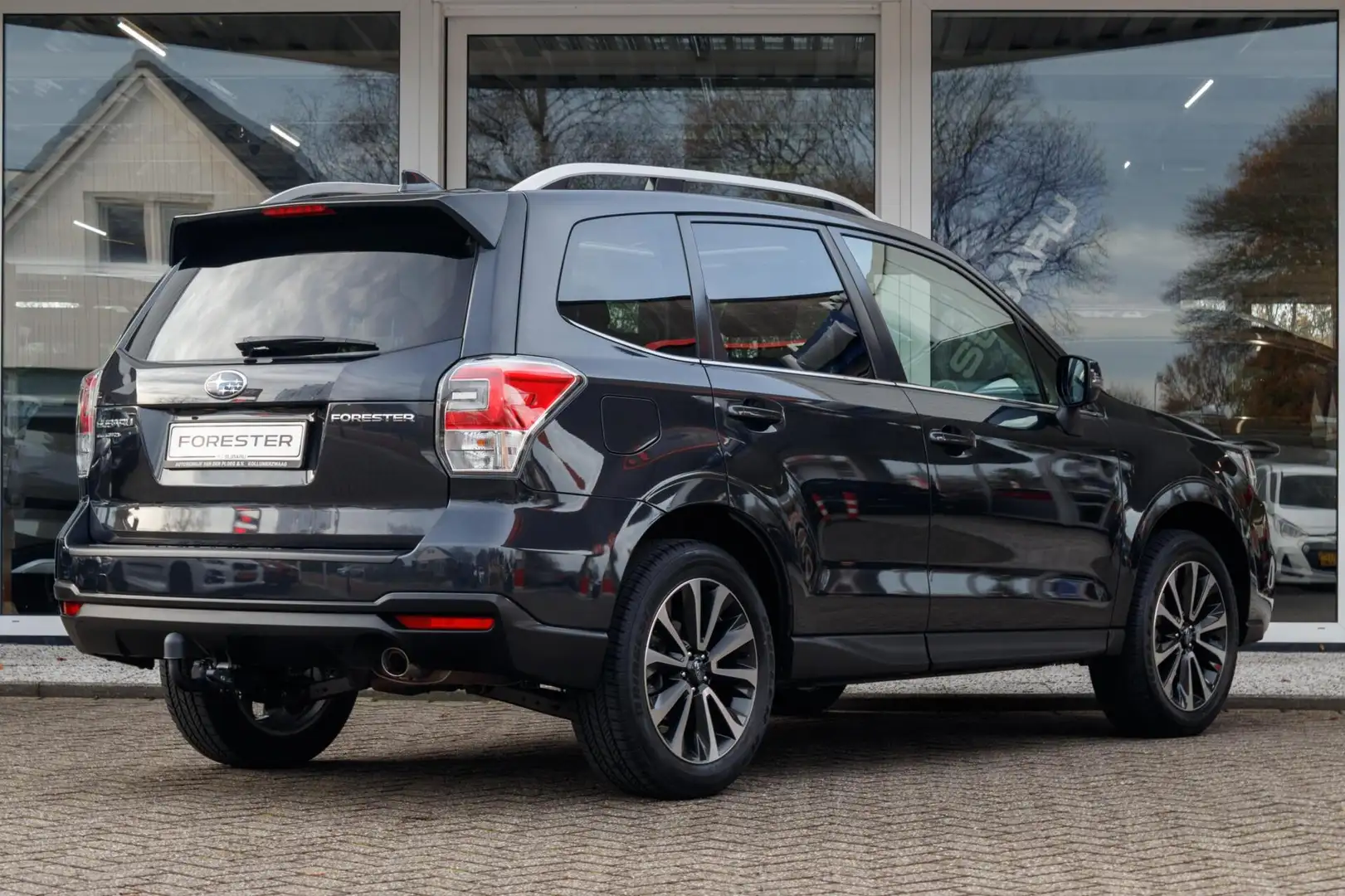 Subaru Forester 2.0 CVT Premium | Trekhaak | Navigatie | Lederen b Gris - 2