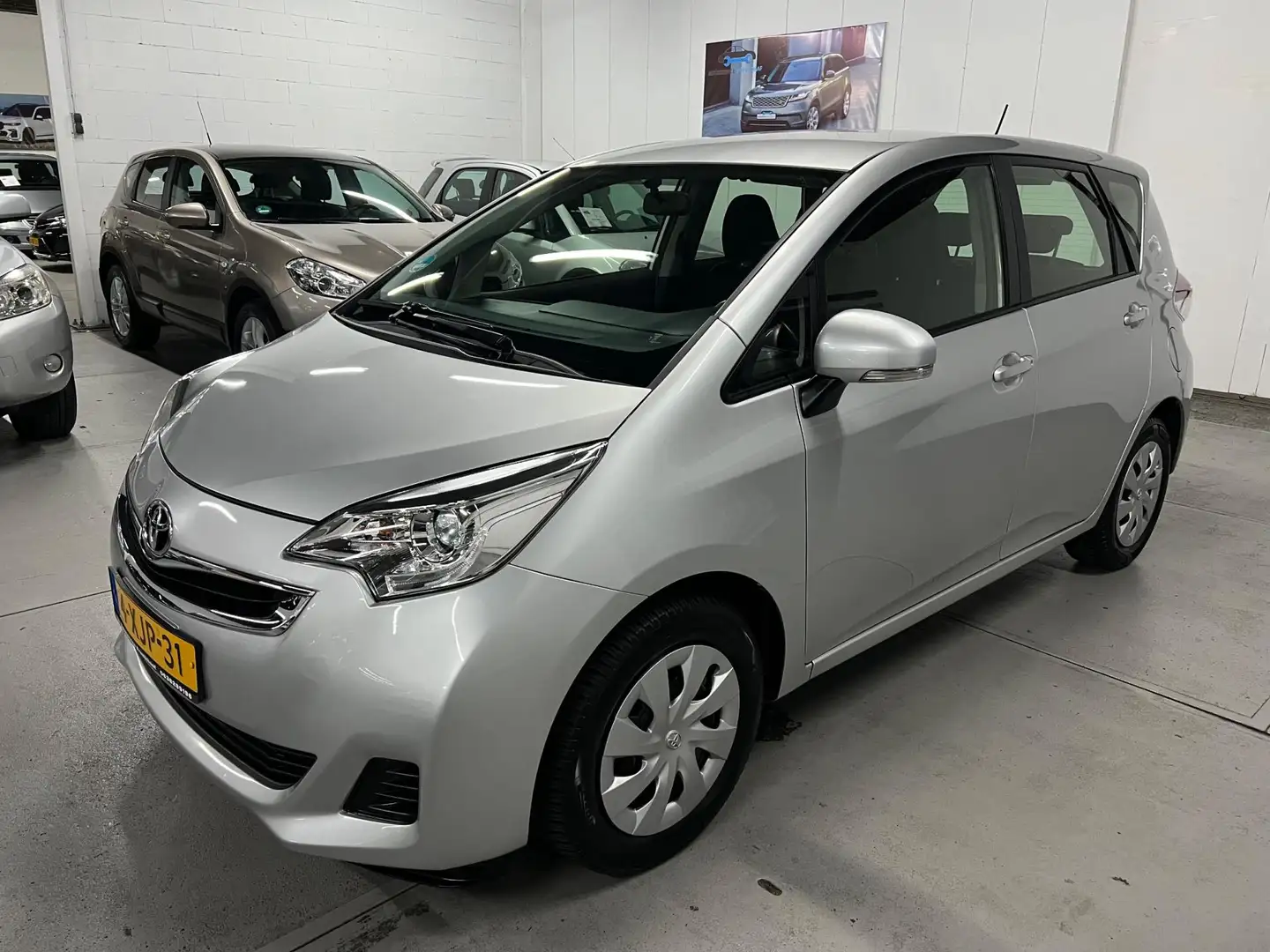 Toyota Verso-S 1.3 VVT-i Aspiration Automaat Gris - 2