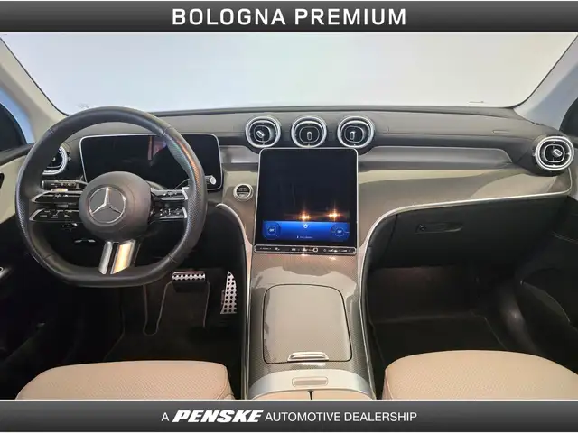 Mercedes-Benz 220 view 4