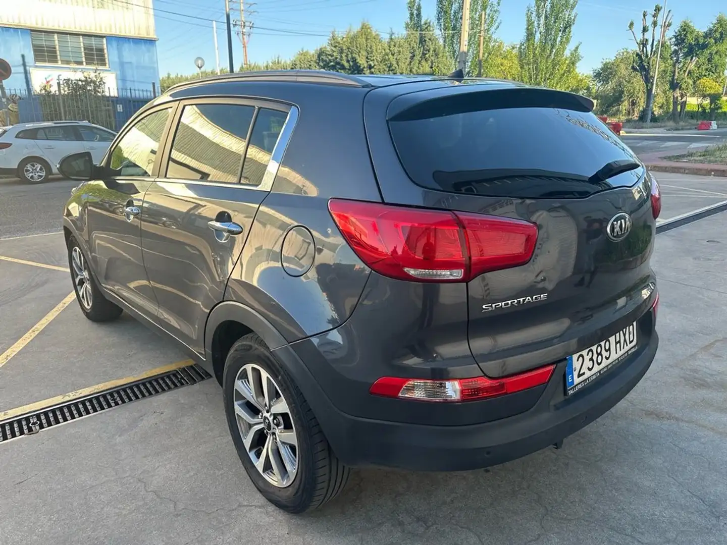 Kia Sportage 1.7 CRDI VGT Emotion 4x2 Gris - 2