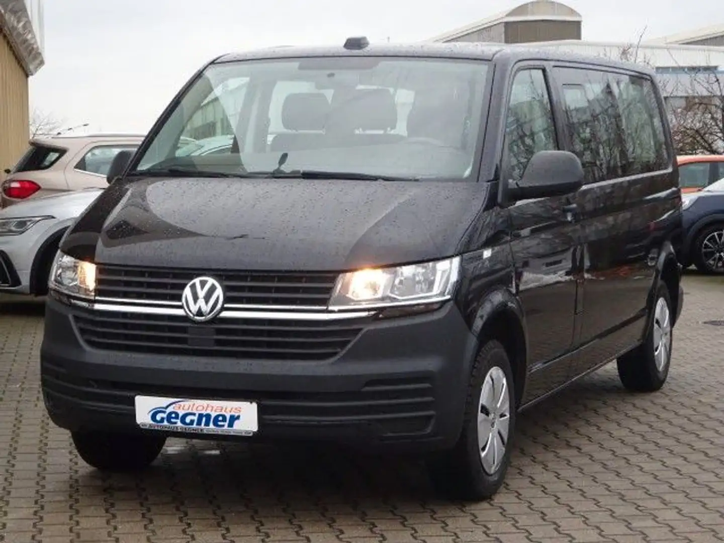 Volkswagen T6 Kombi T6.1 Transporter Kombi DSG lang 9-Sitz AHK Navi Schwarz - 2