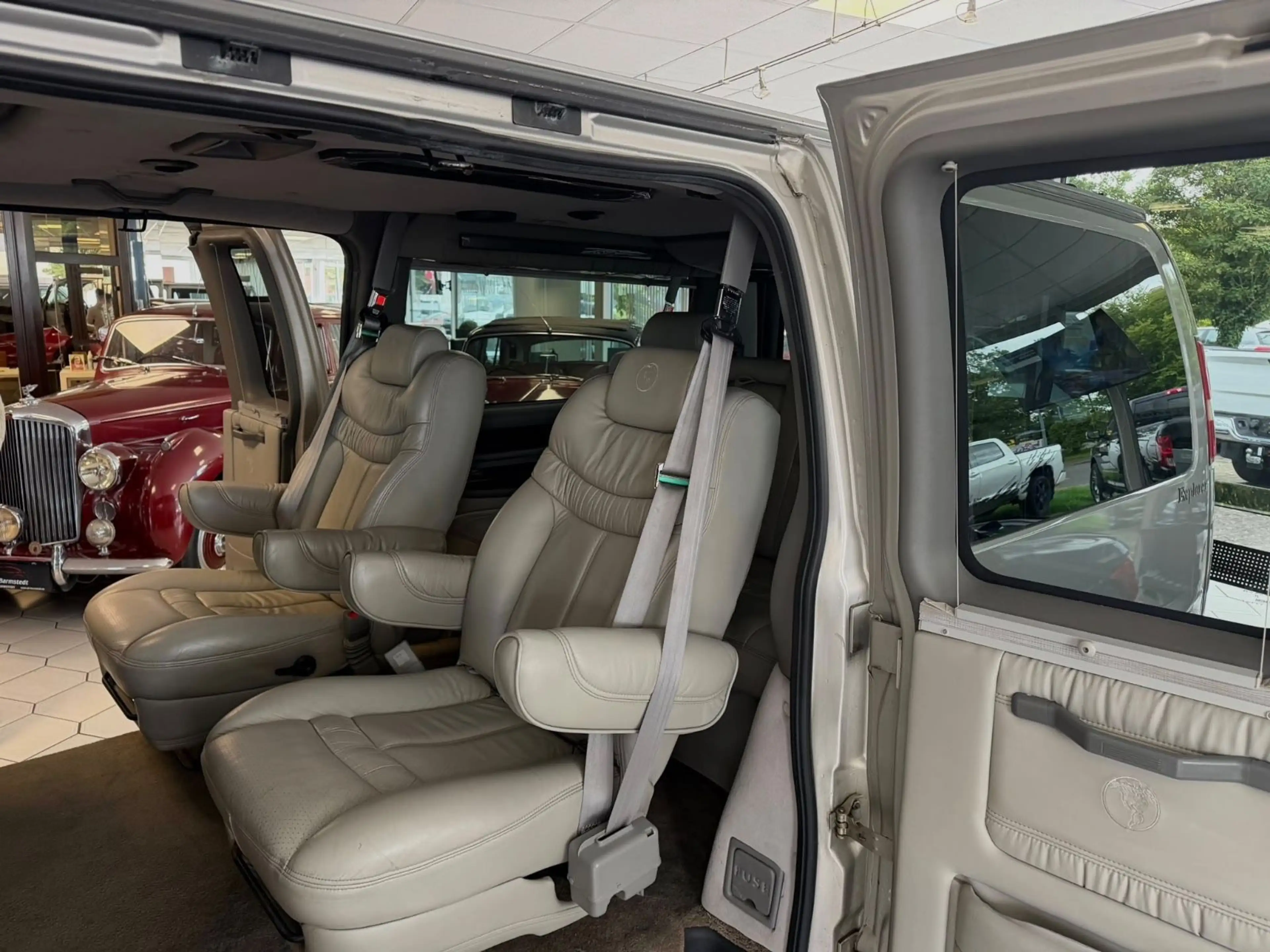 Chevrolet Express 5,3  AWD Explorer Limited SE LowTop — photo 5