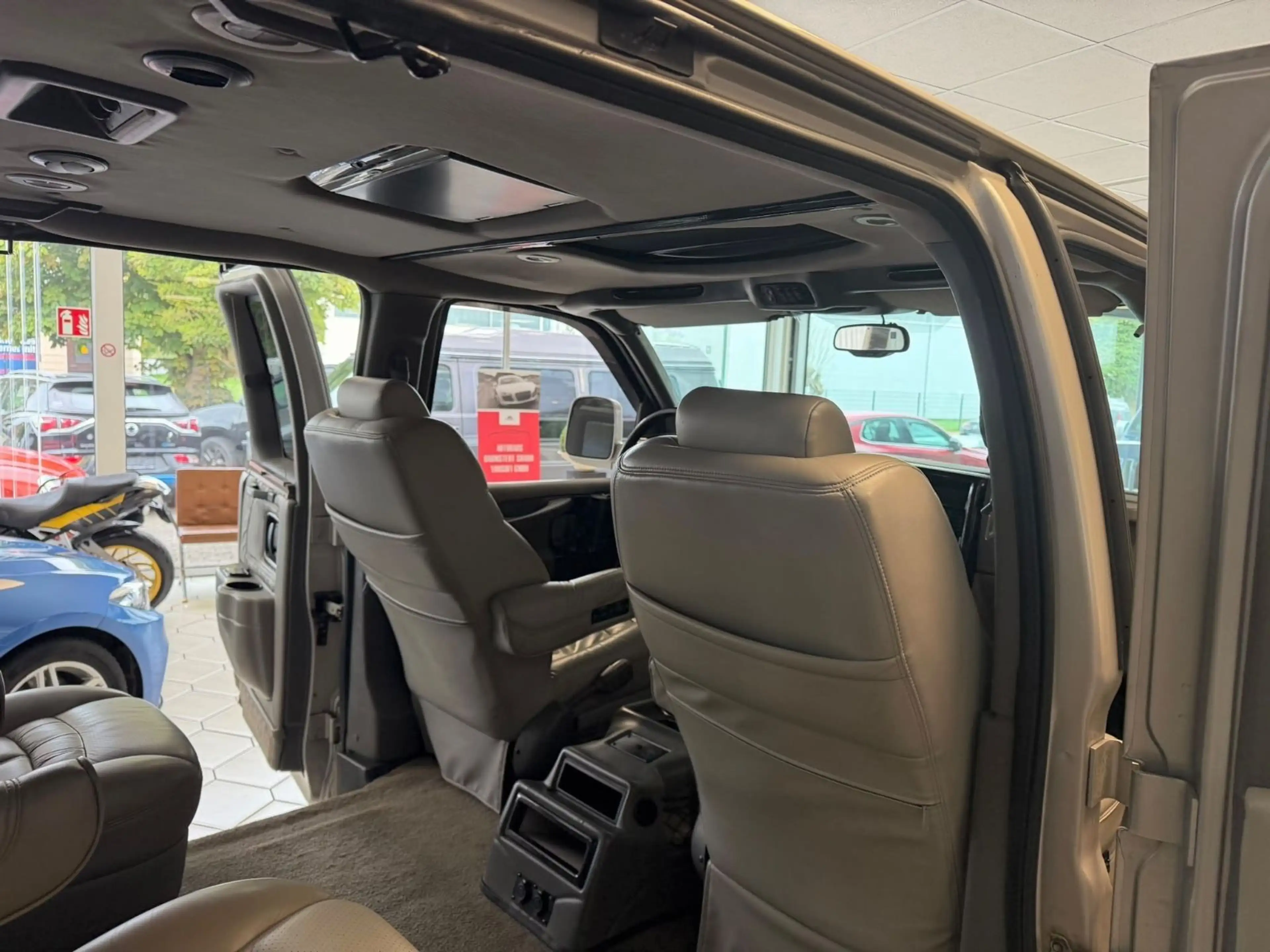 Chevrolet Express 5,3  AWD Explorer Limited SE LowTop — photo 7
