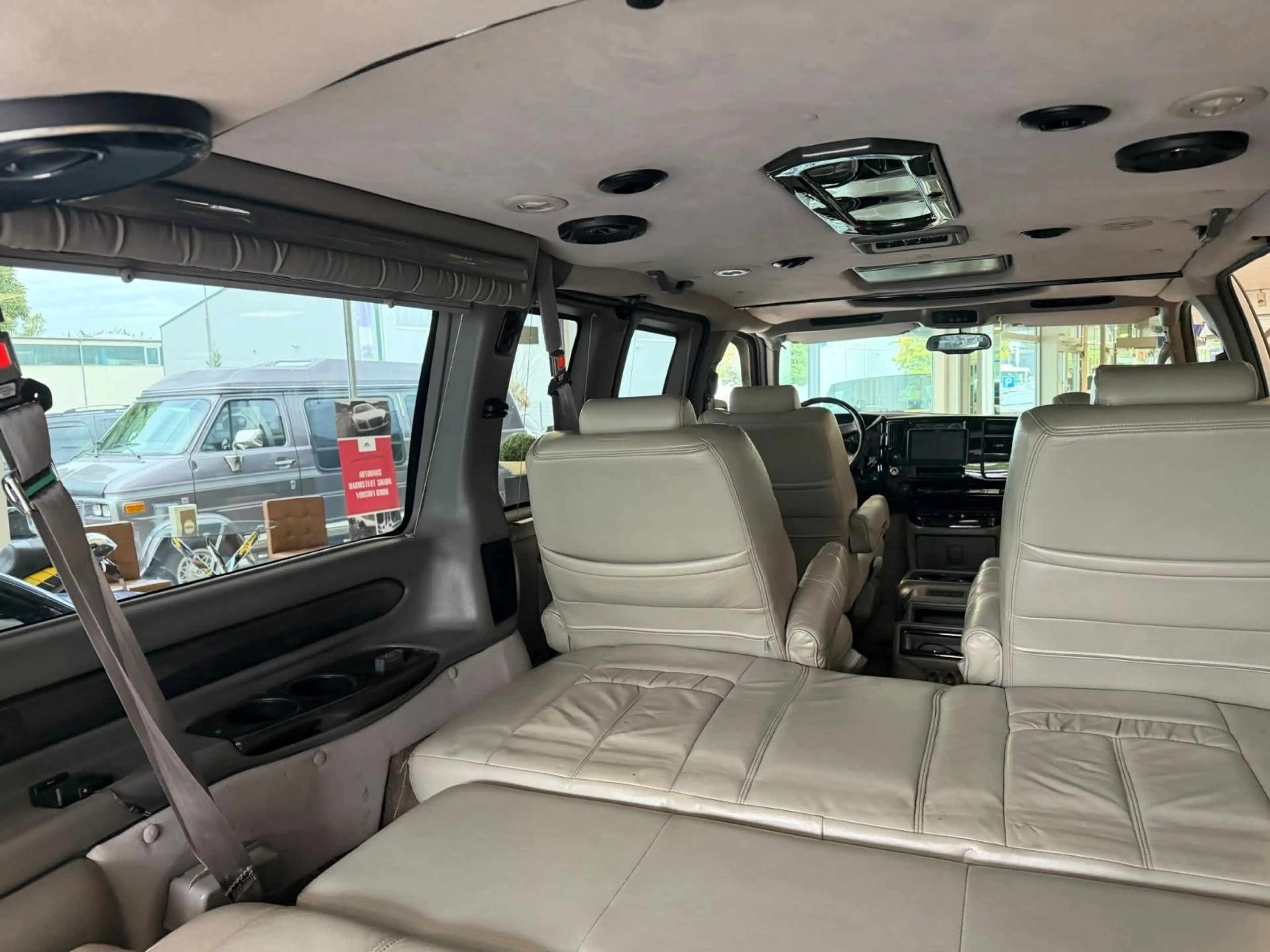 Chevrolet Express 5,3  AWD Explorer Limited SE LowTop — photo 10
