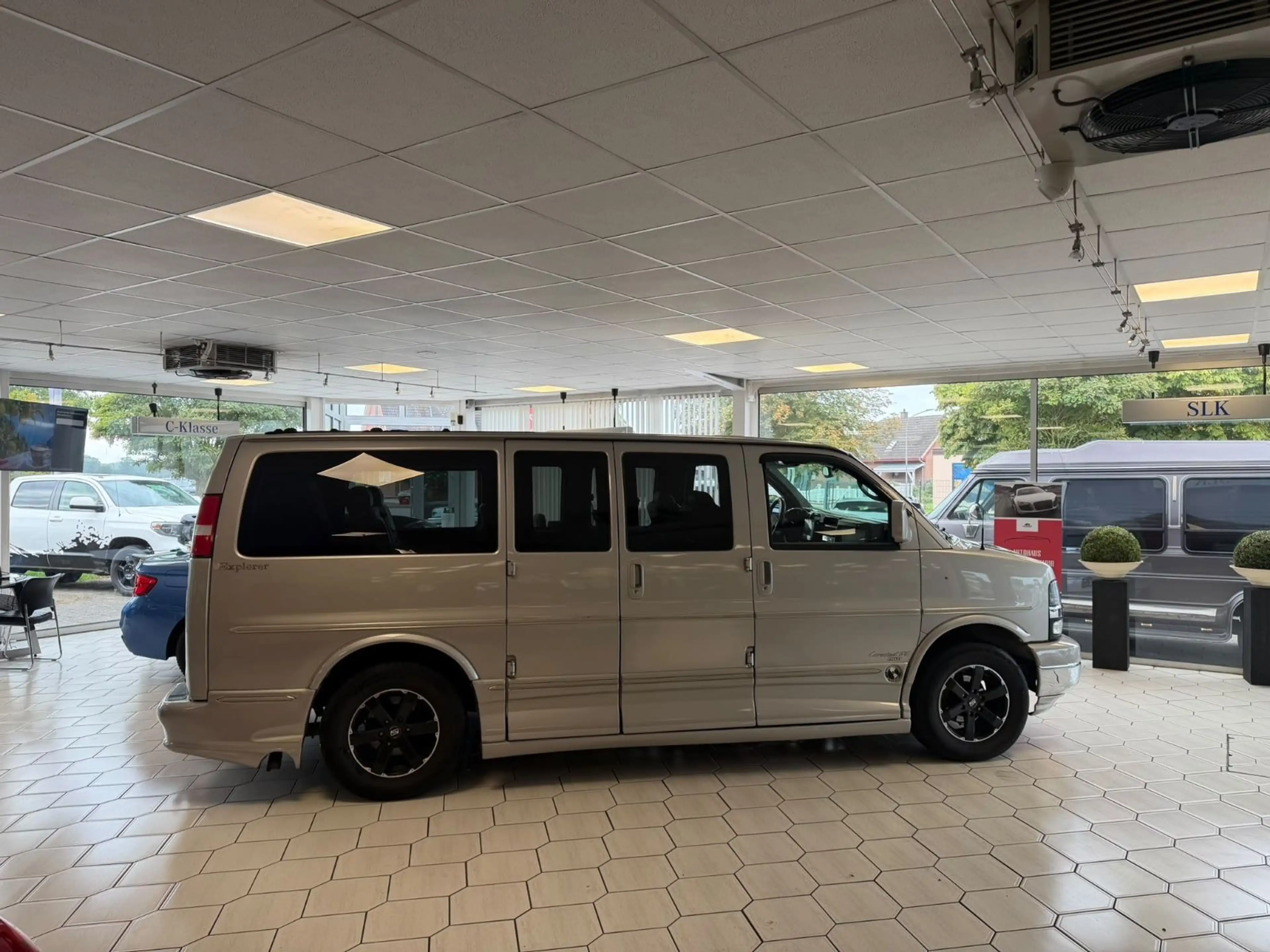 Chevrolet Express 5,3  AWD Explorer Limited SE LowTop — photo 4