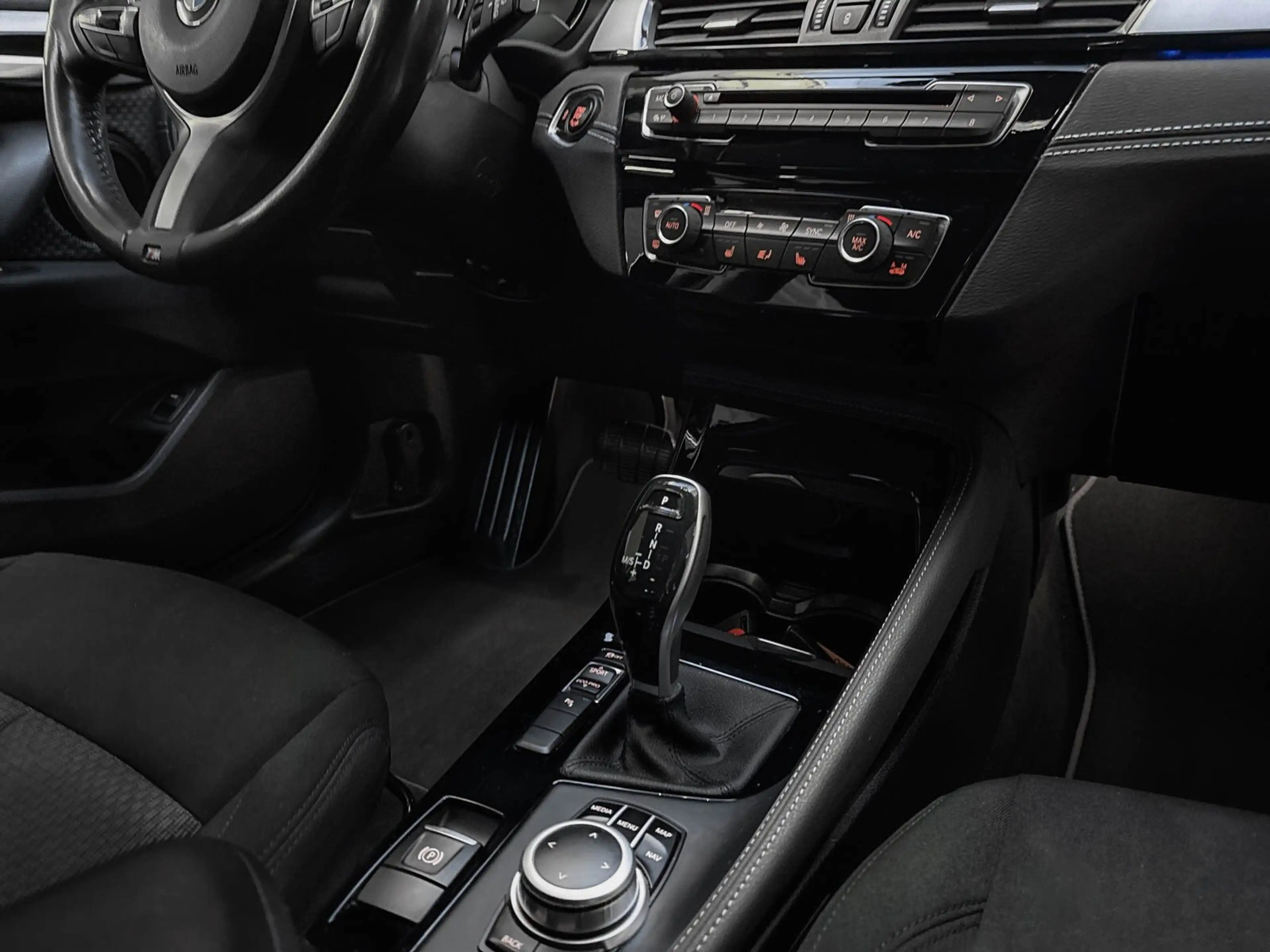BMW X2 sDrive20i Advantage Kamera+PDC+Navi+Sitzheiz — photo 14