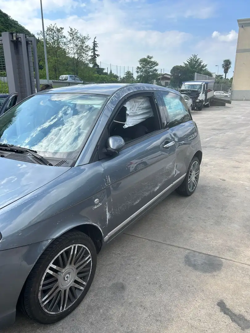 Lancia Ypsilon .3 mjt 16v PLATINO SPORT INCIDENTATA Grigio - 1