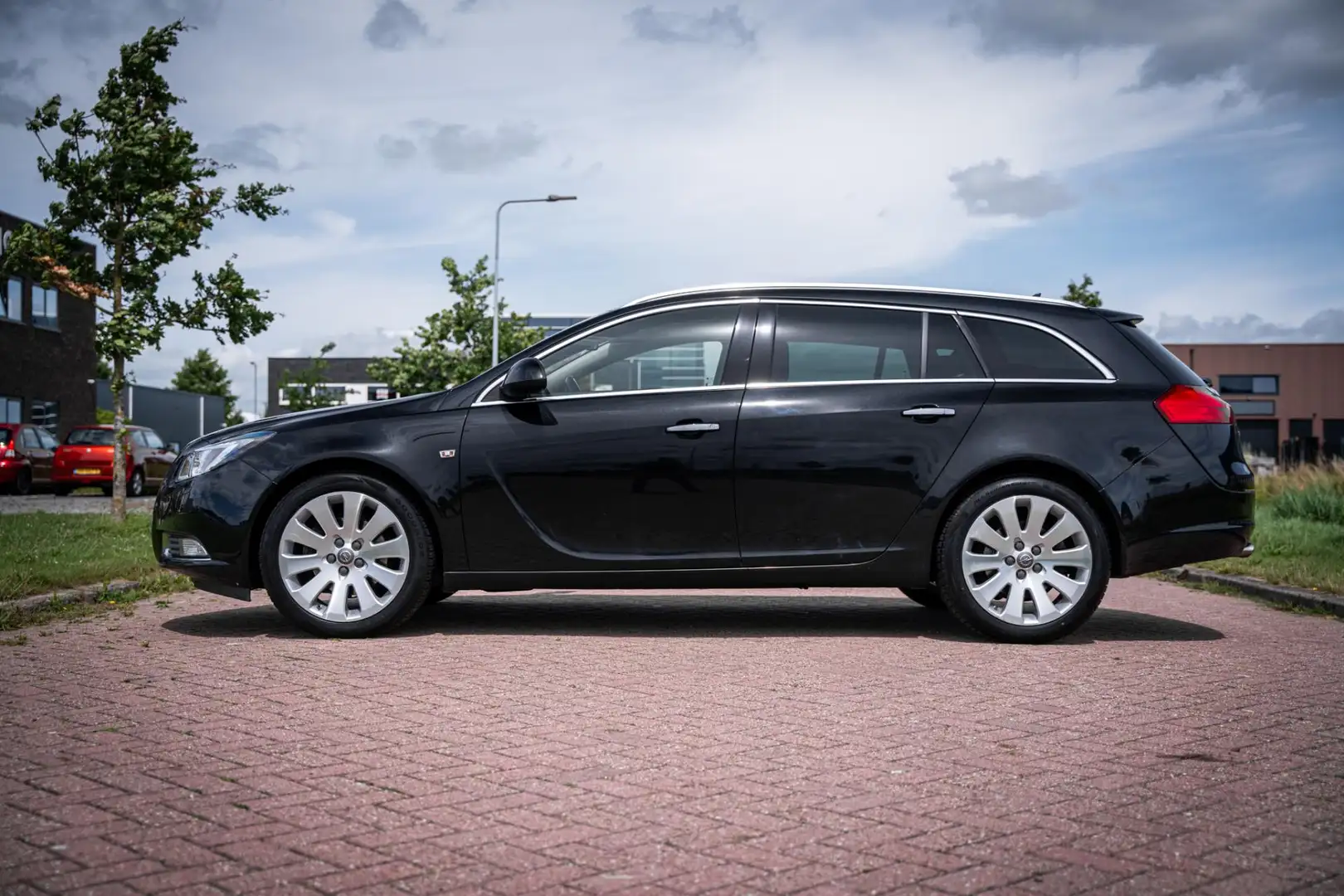 Opel Insignia Sports Tourer 2.0 T Automaat 4x4 Cosmo Negro - 2