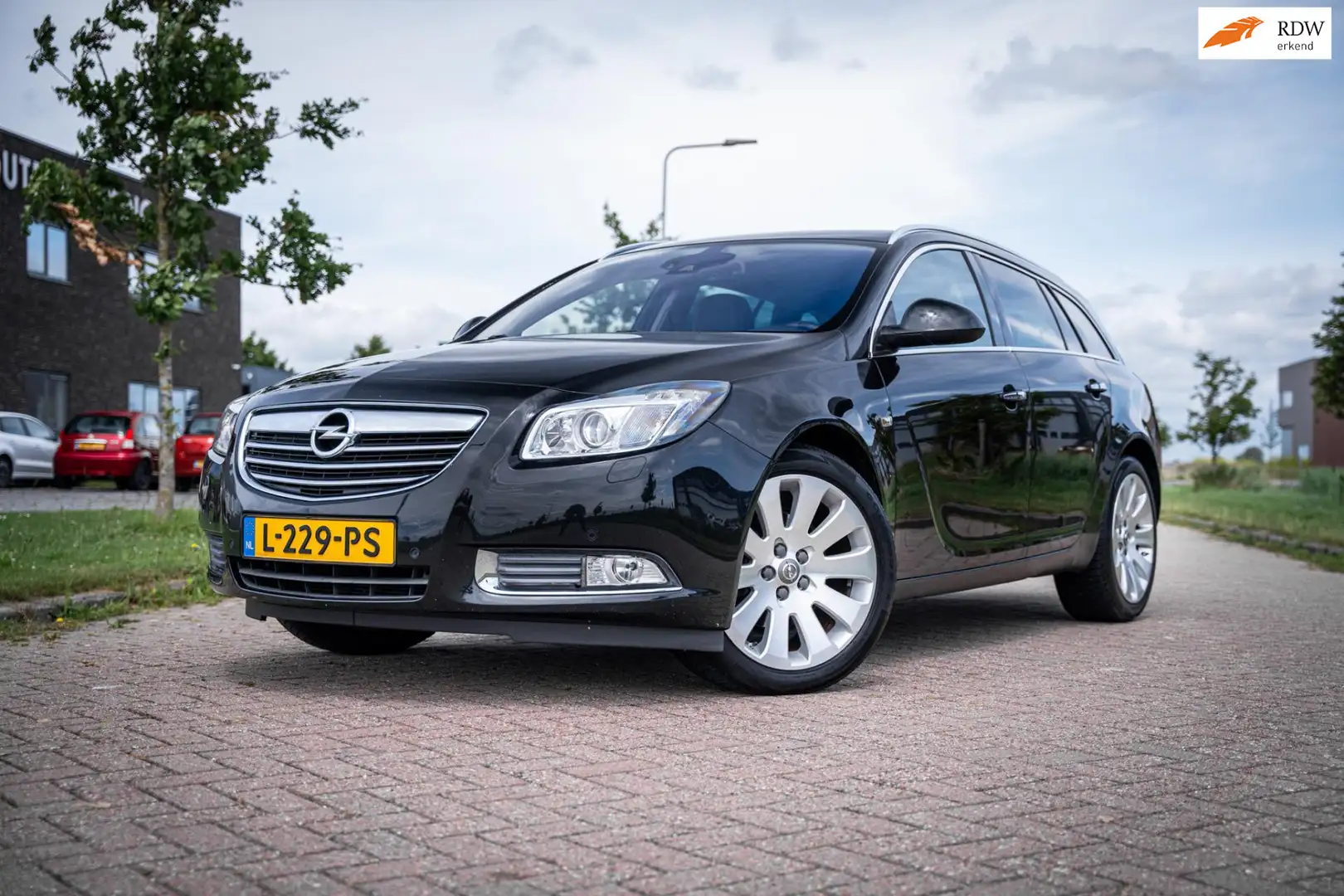 Opel Insignia Sports Tourer 2.0 T Automaat 4x4 Cosmo Negro - 1